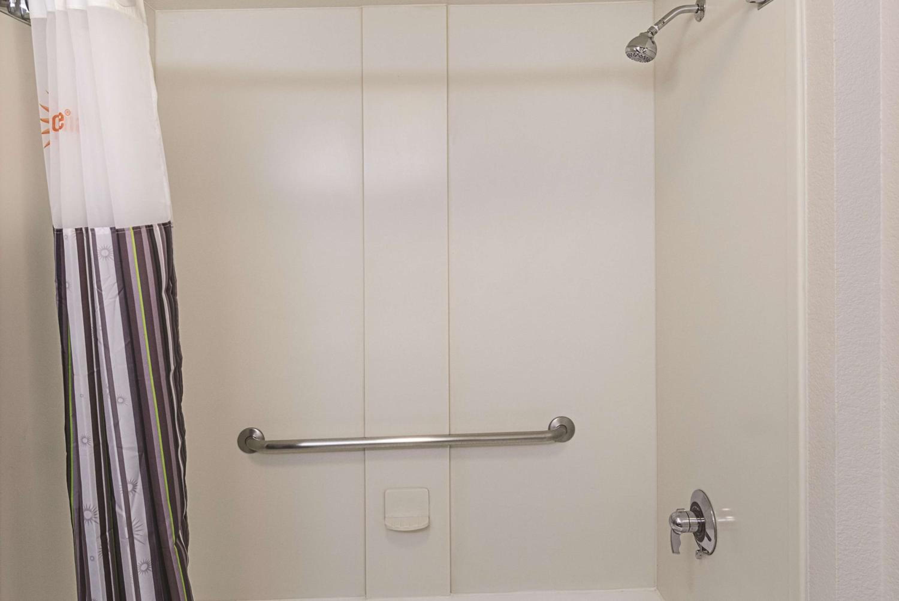 Double Room with Two Double Beds - Photo 10