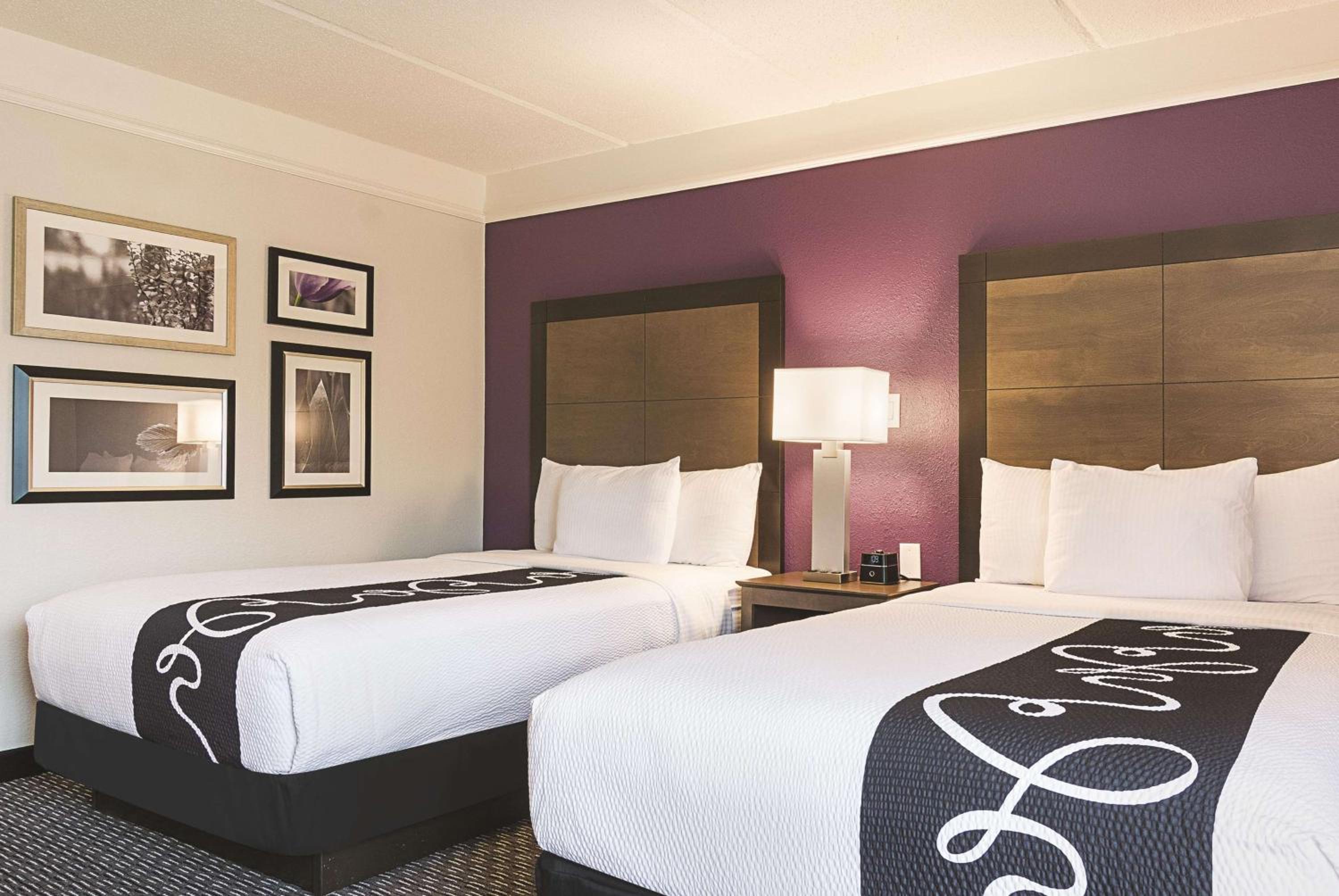 Double Room with Two Double Beds - Photo 2
