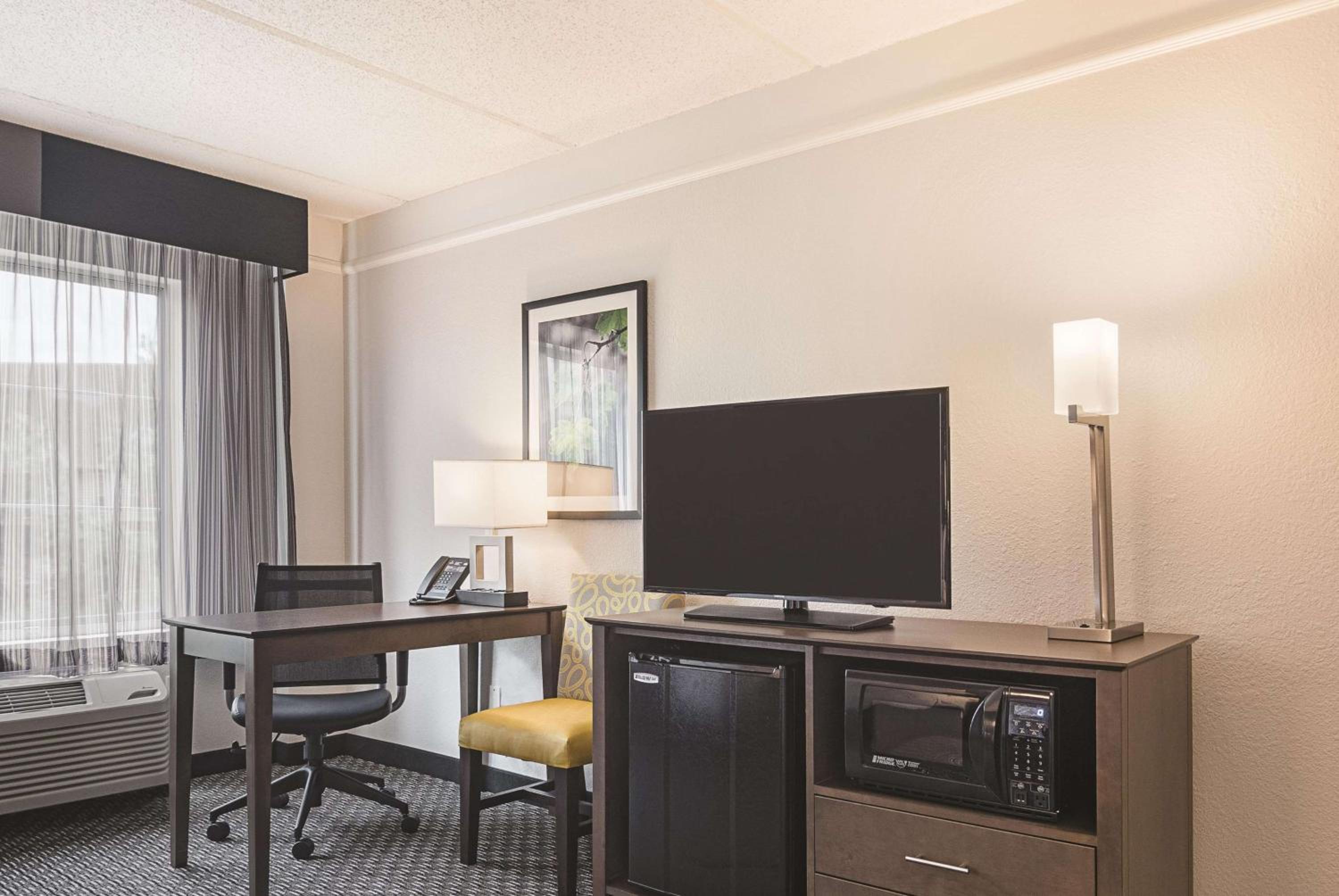 Double Room with Two Double Beds - Photo 3