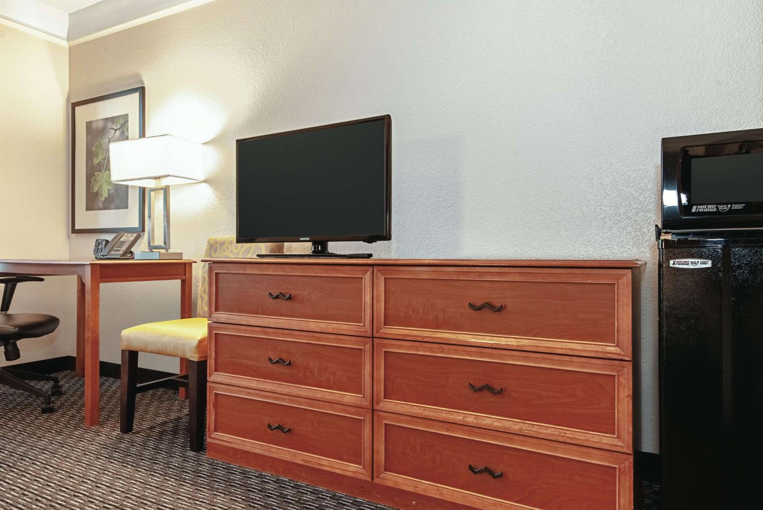Deluxe Double Room with Two Double Beds - Photo 10