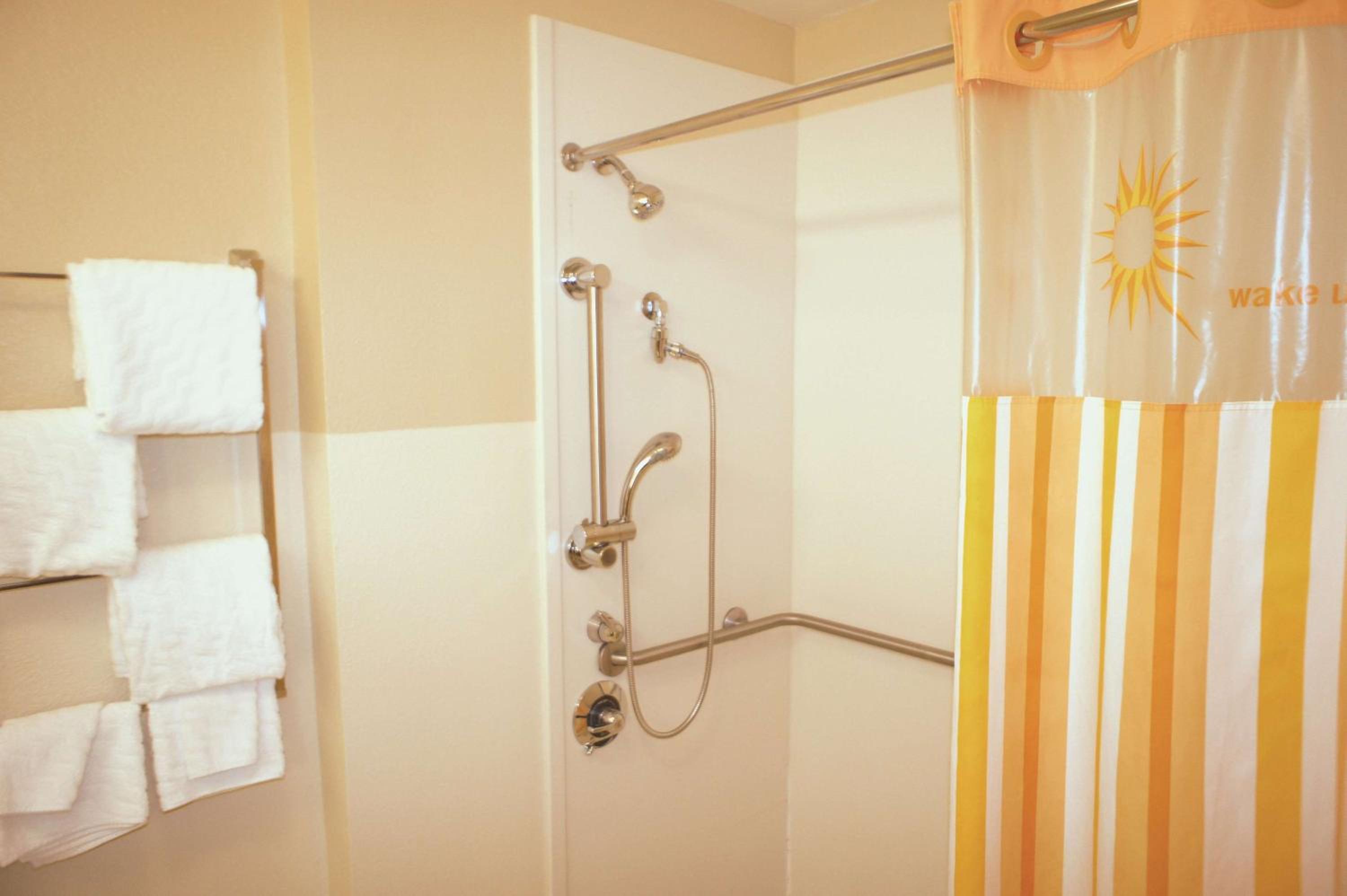 Double Room with Two Double Beds - Disability Access photo 2