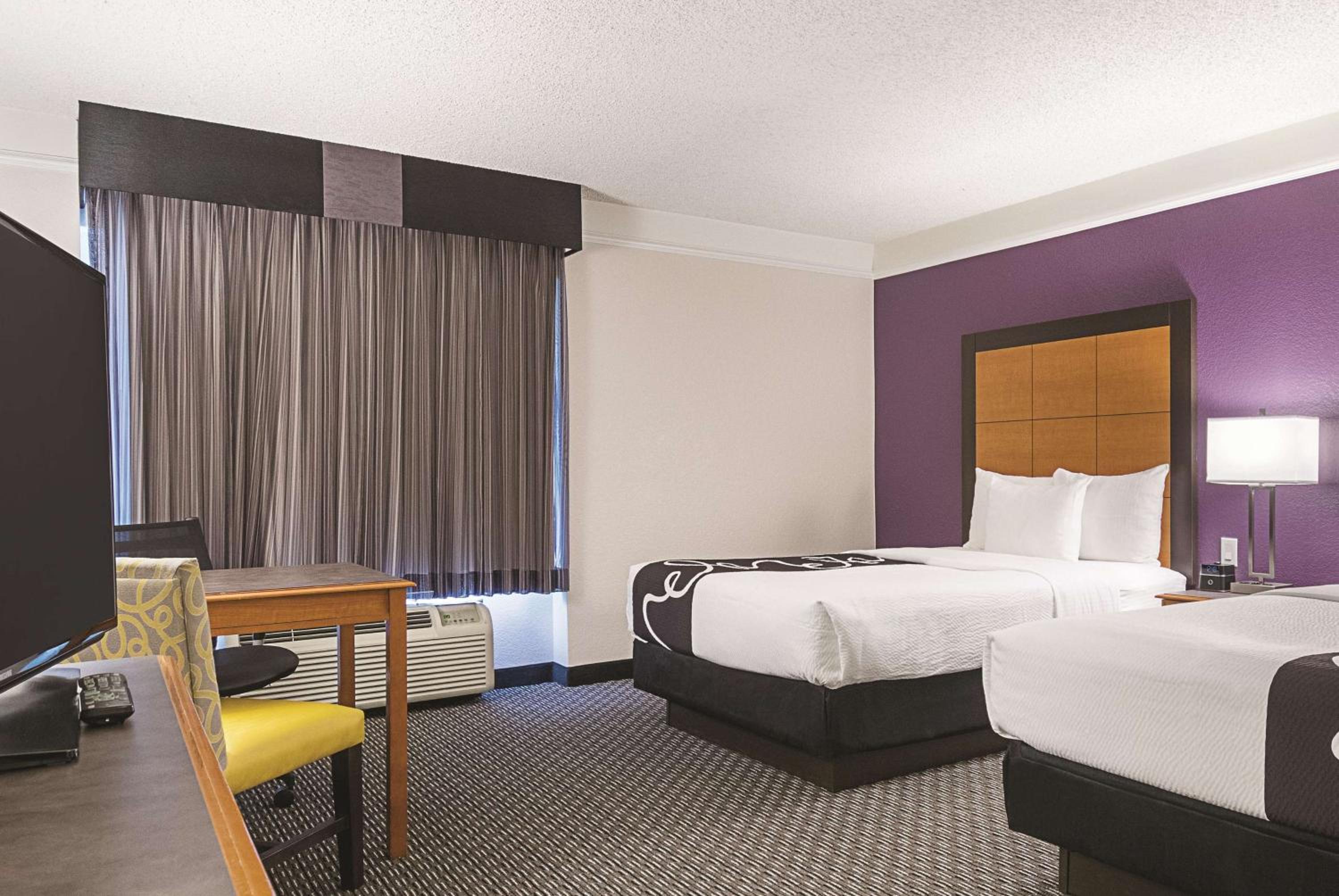 Double Room with Two Double Beds - Photo 2