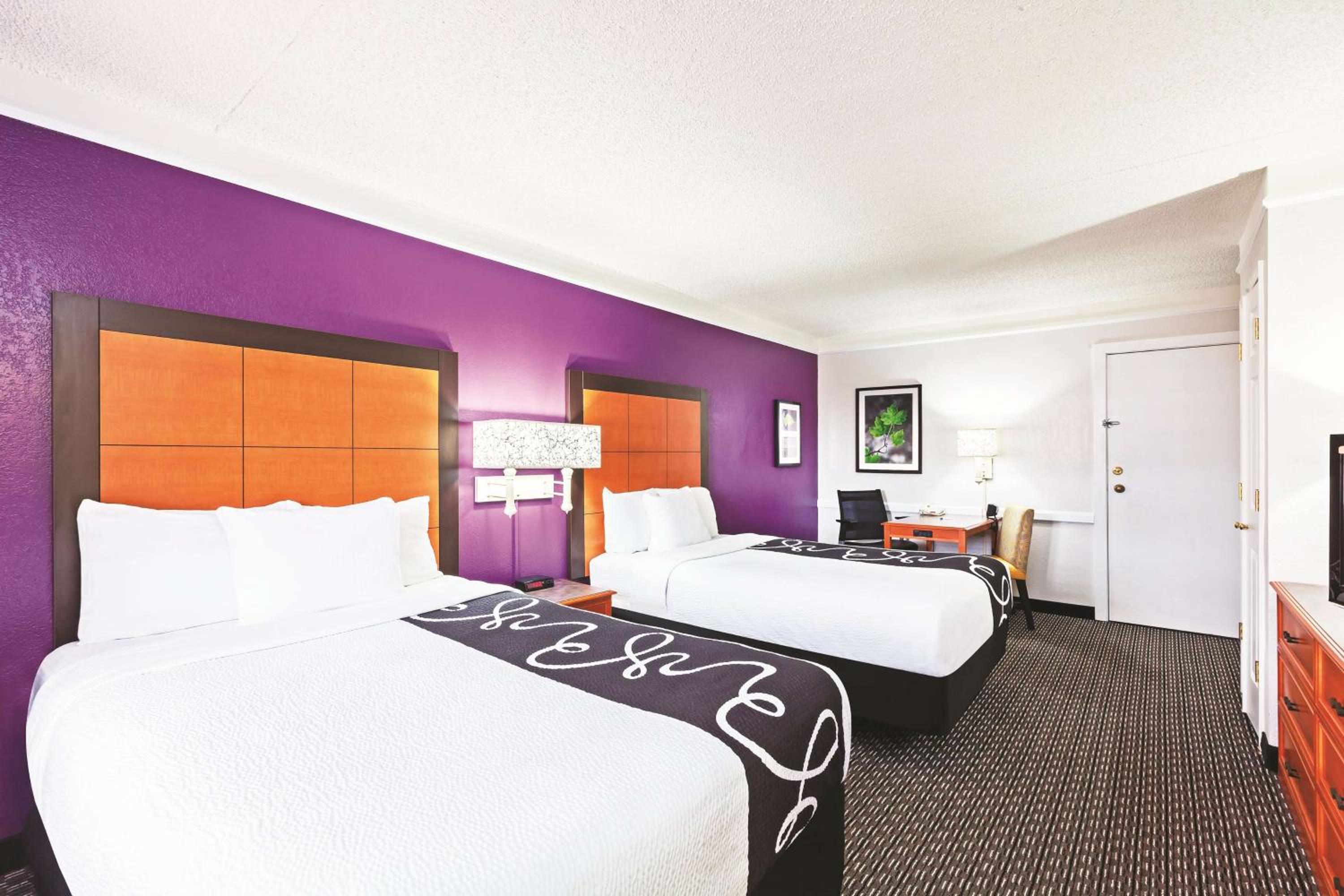 Double Room with Two Double Beds and  Roll-In Shower - Mobility Accessible/Non-Smoking - Photo 1