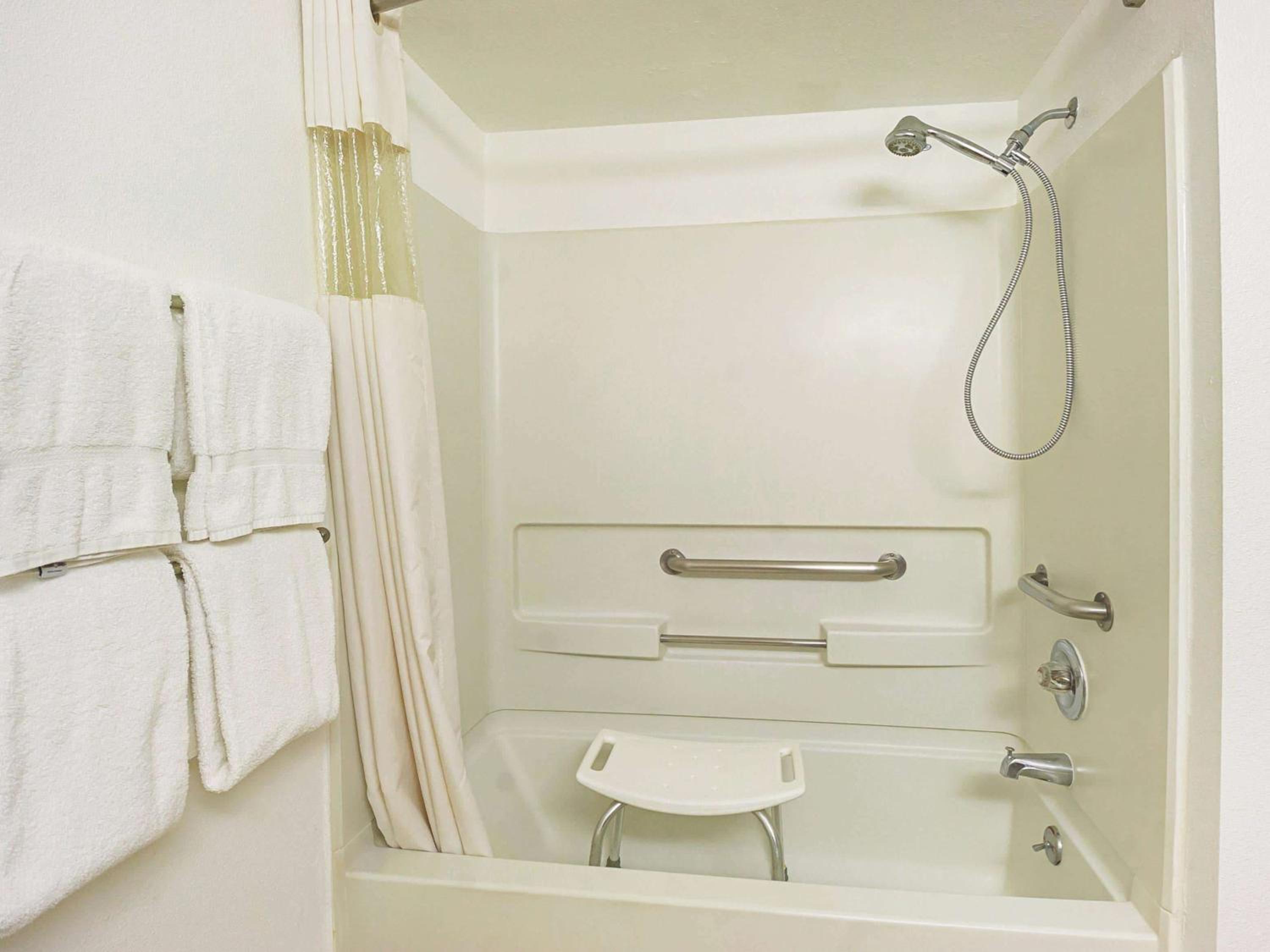  Two Double Beds Room - Disability Access - Photo 2