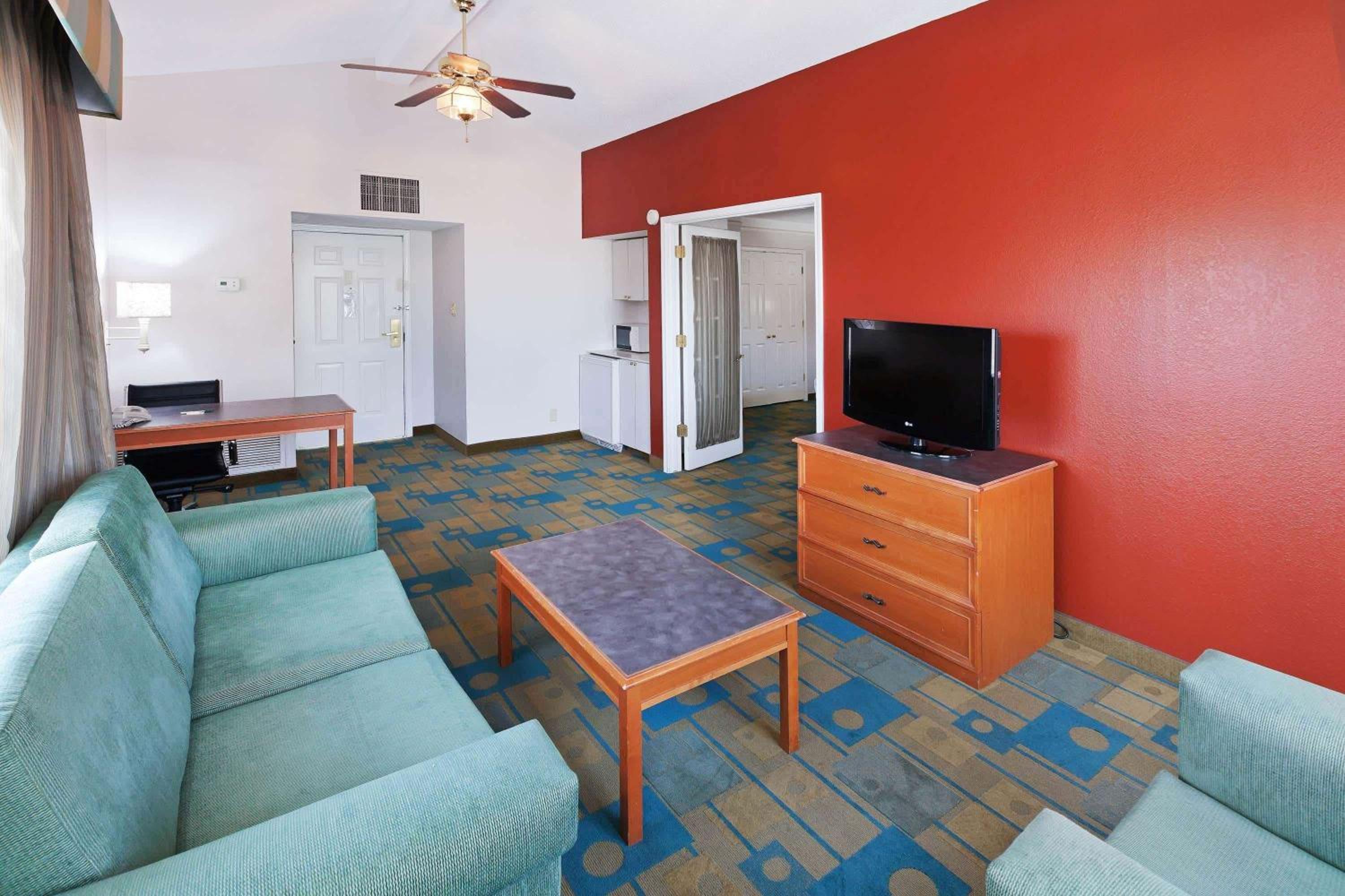 One-Bedroom King Suite - Non-Smoking - Photo 1
