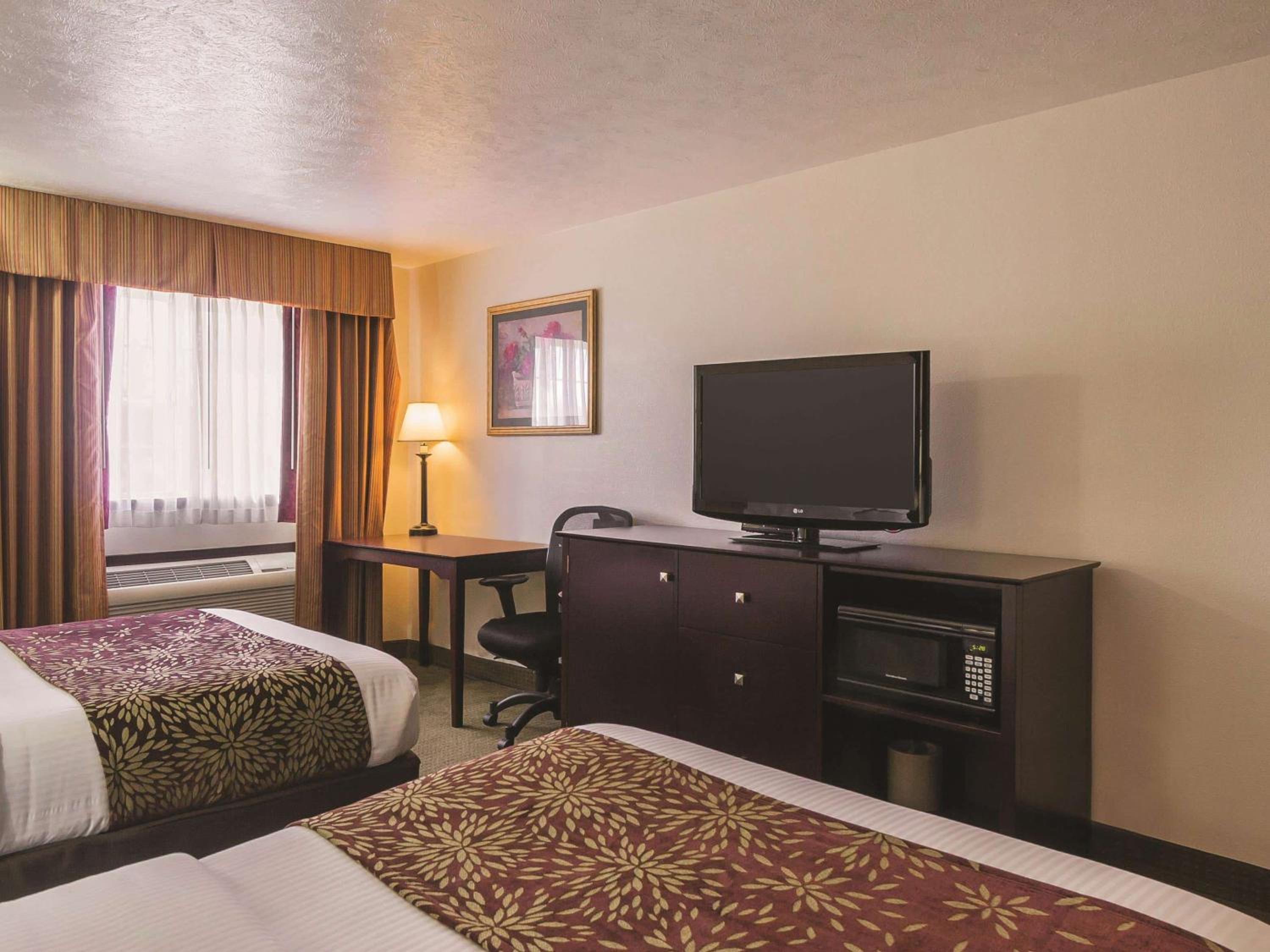  Two Double Beds Room - Disability Access - Photo 1