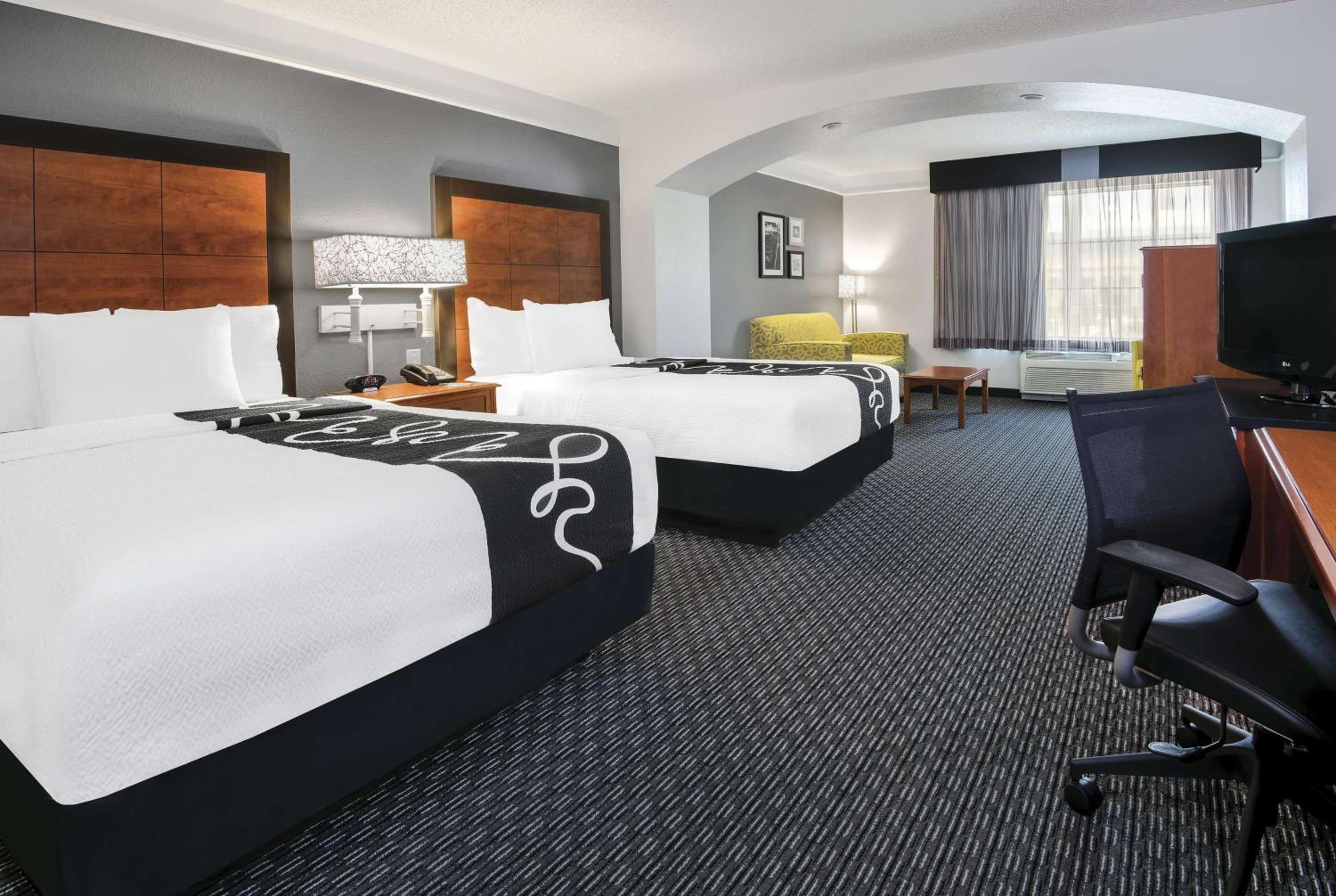 Double Junior Suite with Two Double Beds - Photo 1