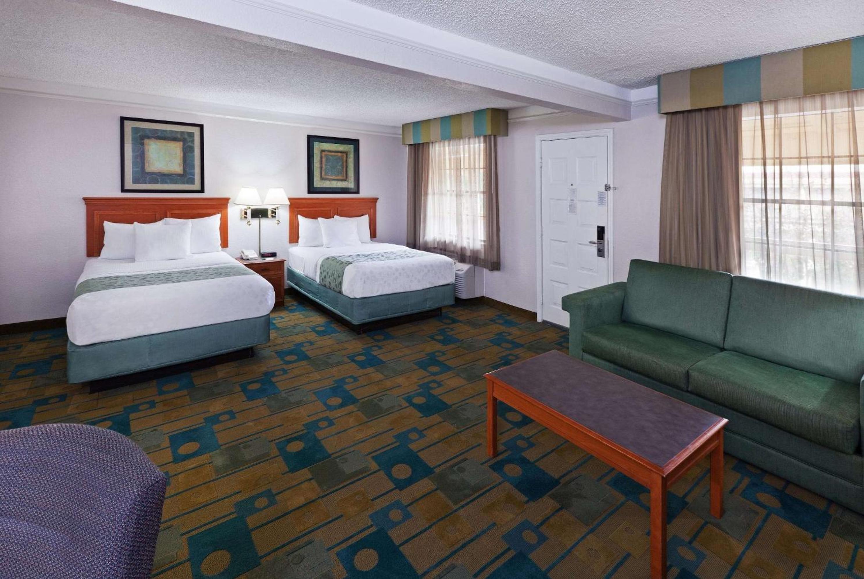 Executive Queen Room with Pool View - Non-Smoking - Photo 1