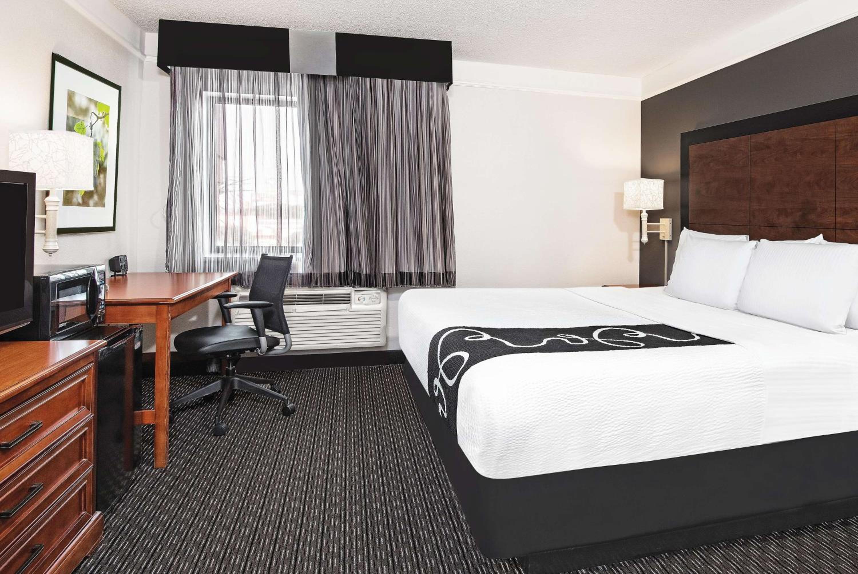 King Room - Disability Access at La Quinta Inn & Suites by Wyndham San Antonio Riverwalk in San Antonio