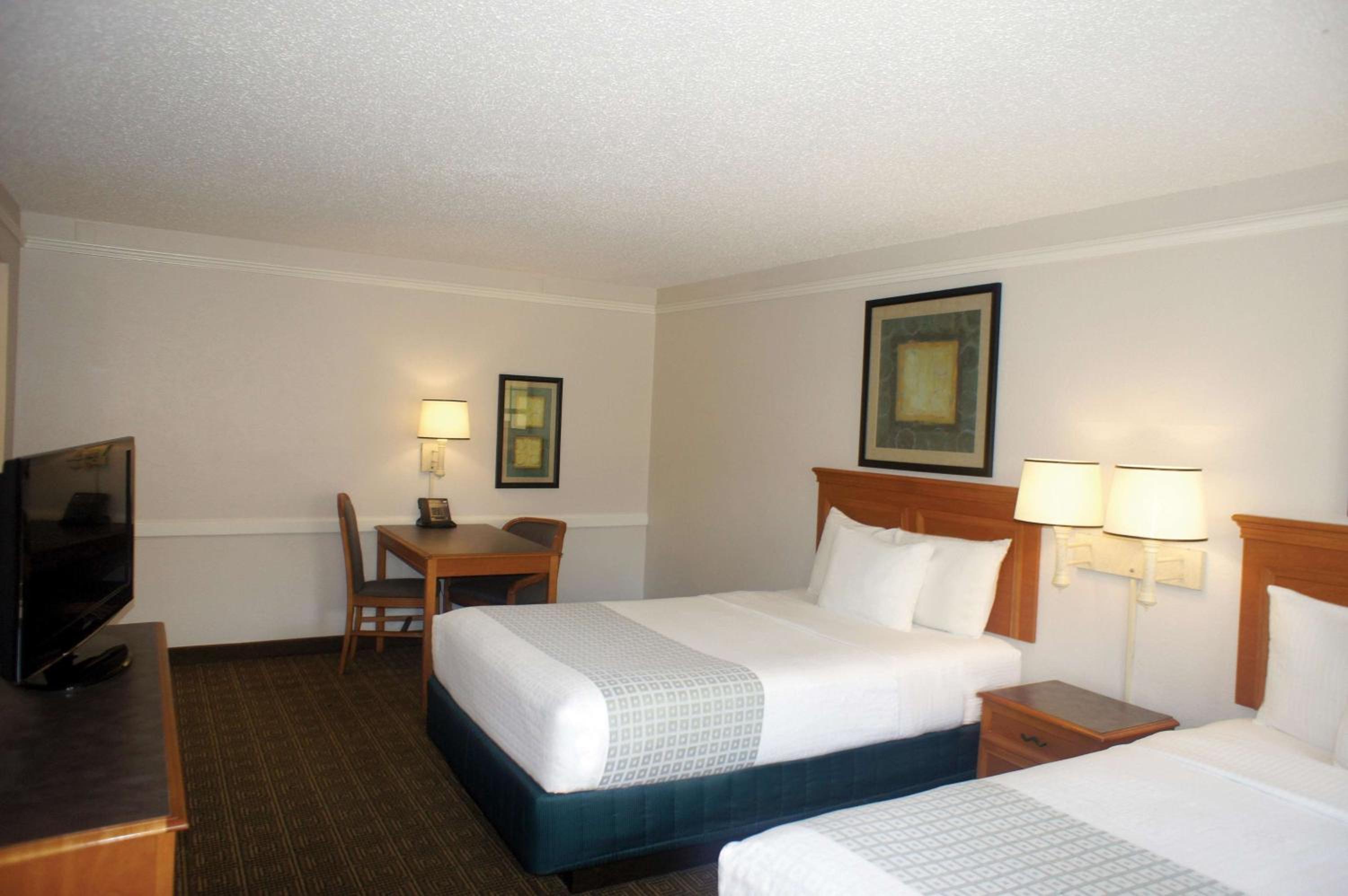 Deluxe Double Room with Two Double Beds - Non-Smoking photo 2