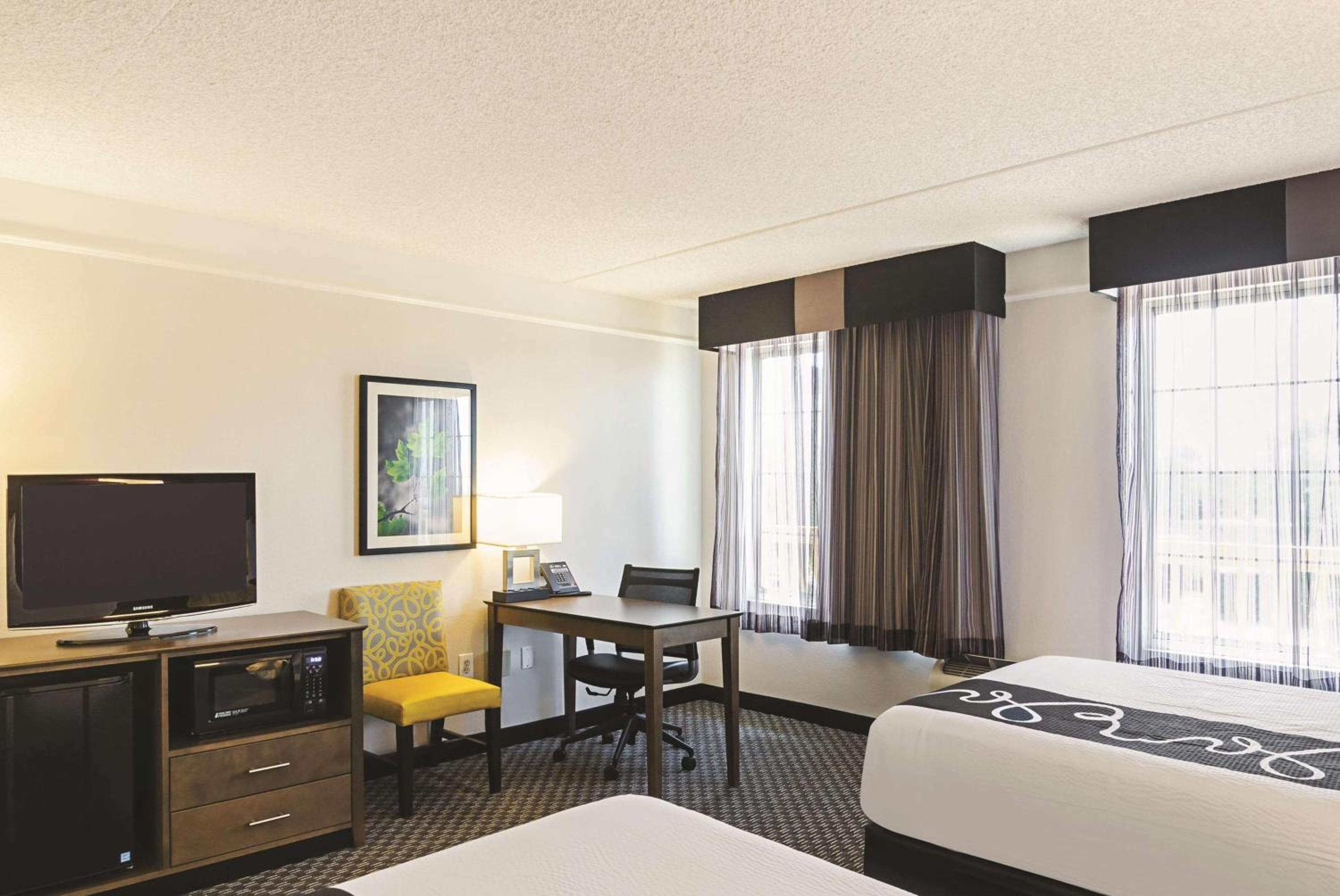 Double Room with Two Double Beds - Photo 3