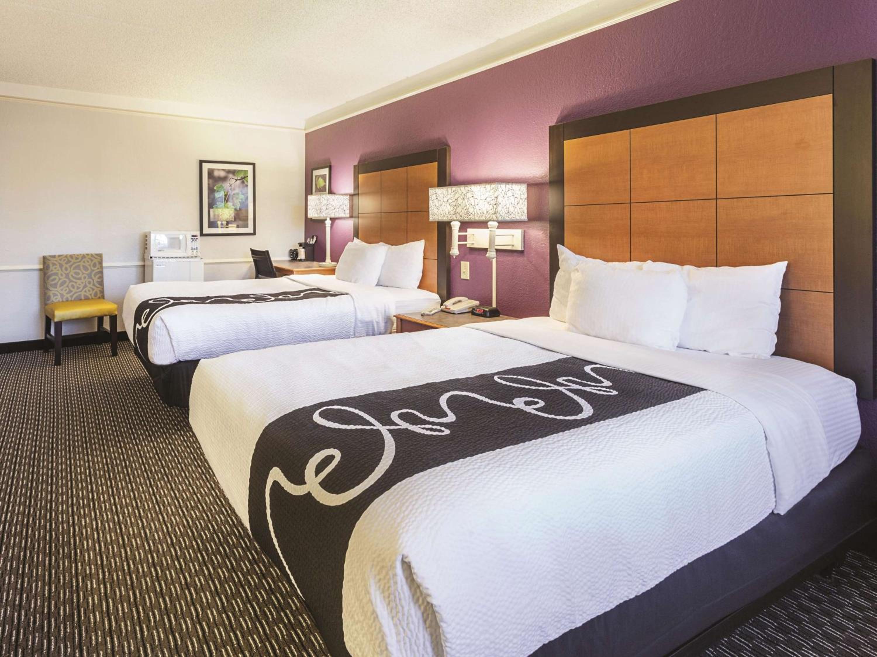 Double Room with Two Double Beds - Photo 3