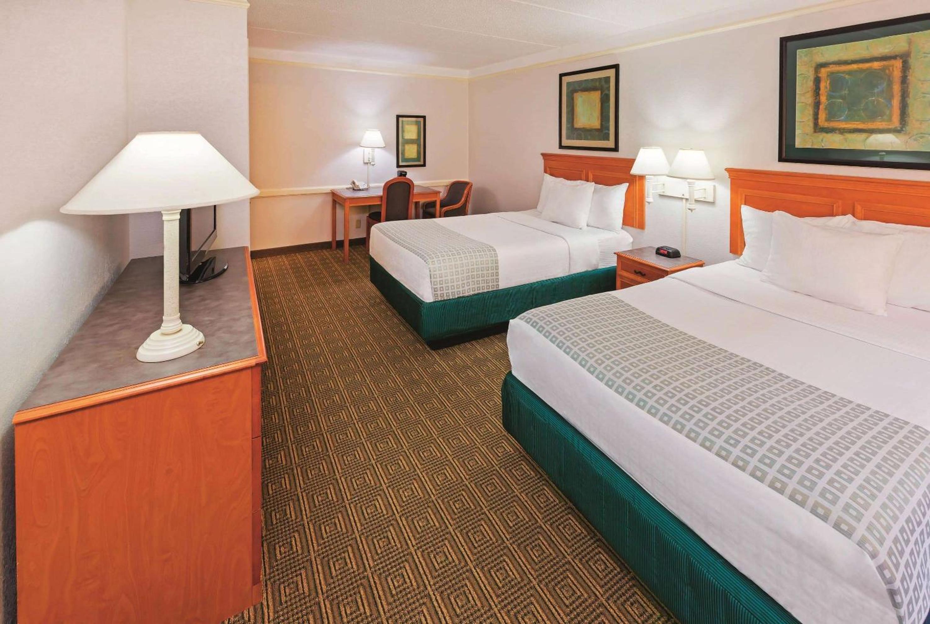 Deluxe Double Room With Two Double Beds photo 1