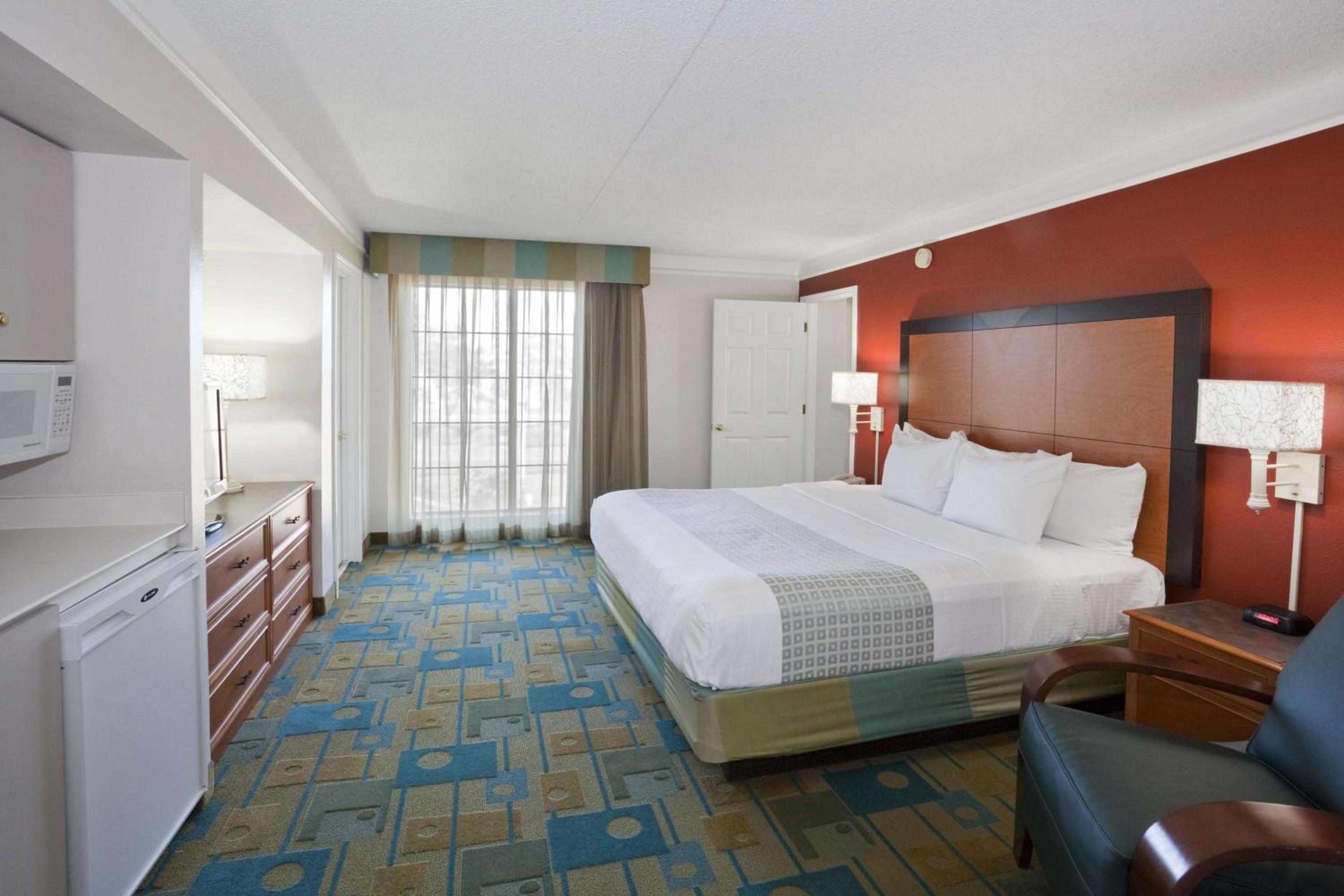 One-Bedroom King Suite - Non-Smoking - Photo 1