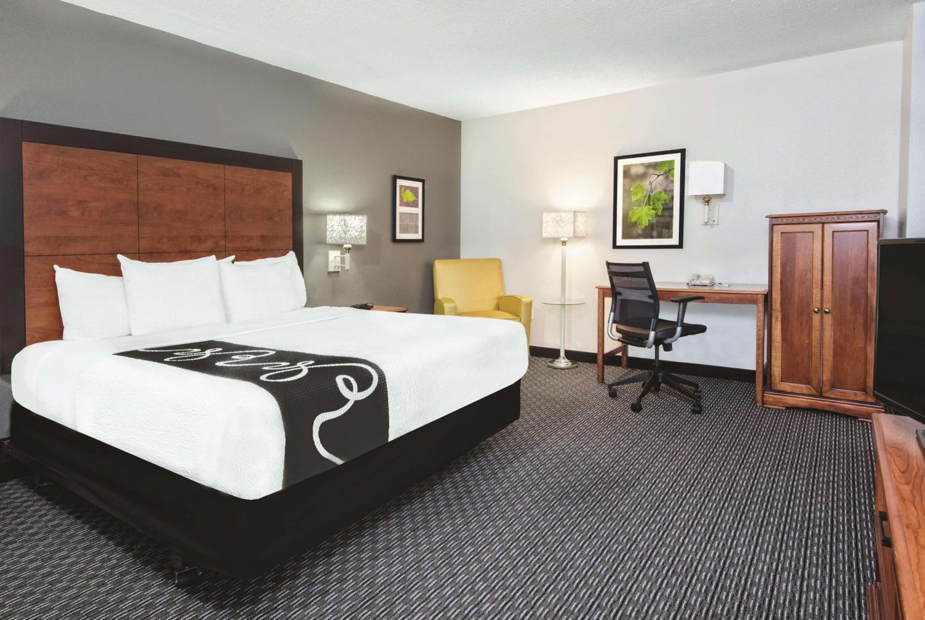 King Room - Disability Access - Photo 7
