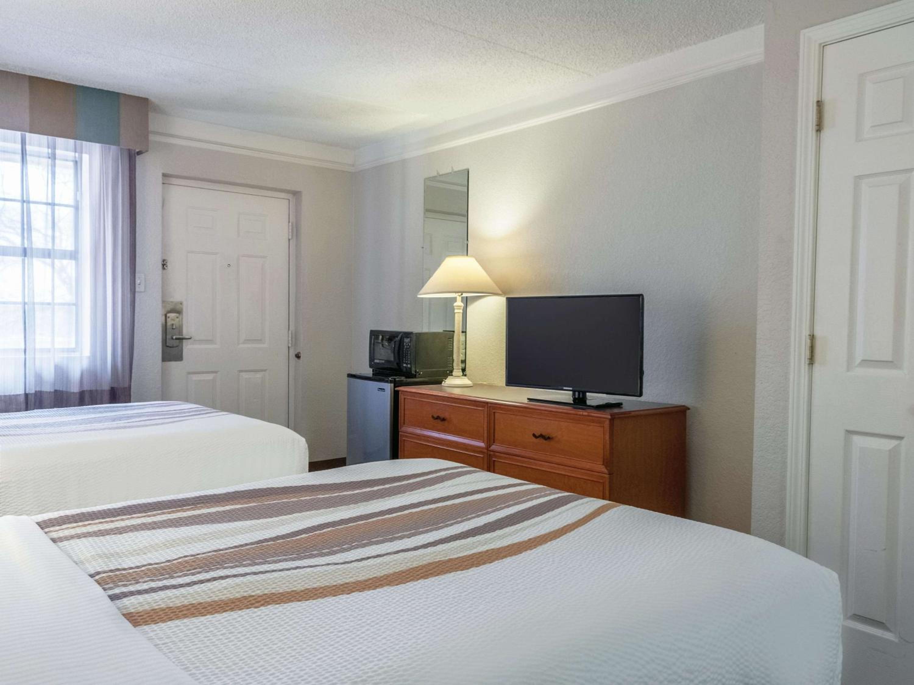 Deluxe Double Room with Two Double Beds - Photo 2