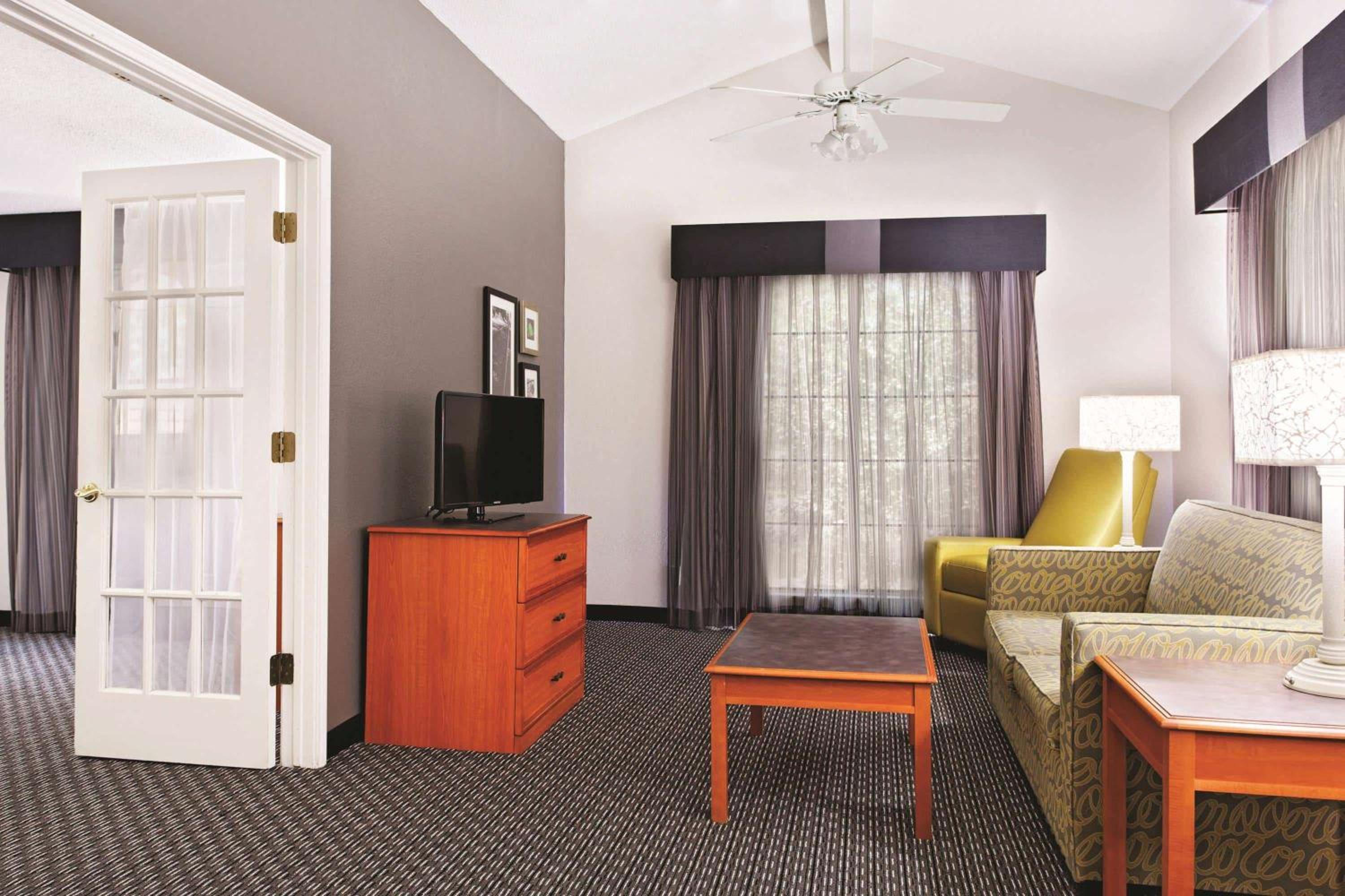 King Suite - Non-Smoking - Photo 1