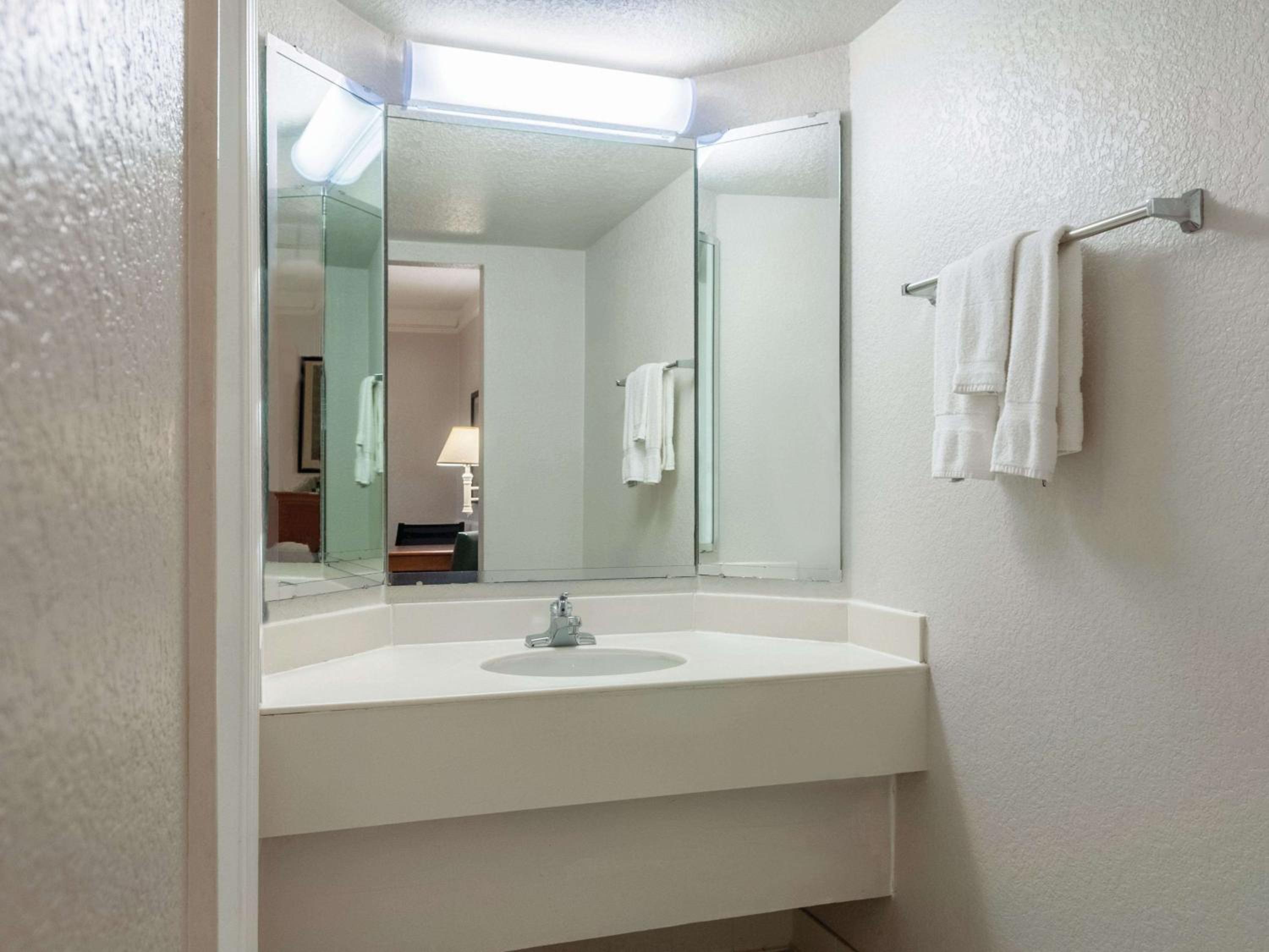 Double Room with Two Double Beds - Photo 3
