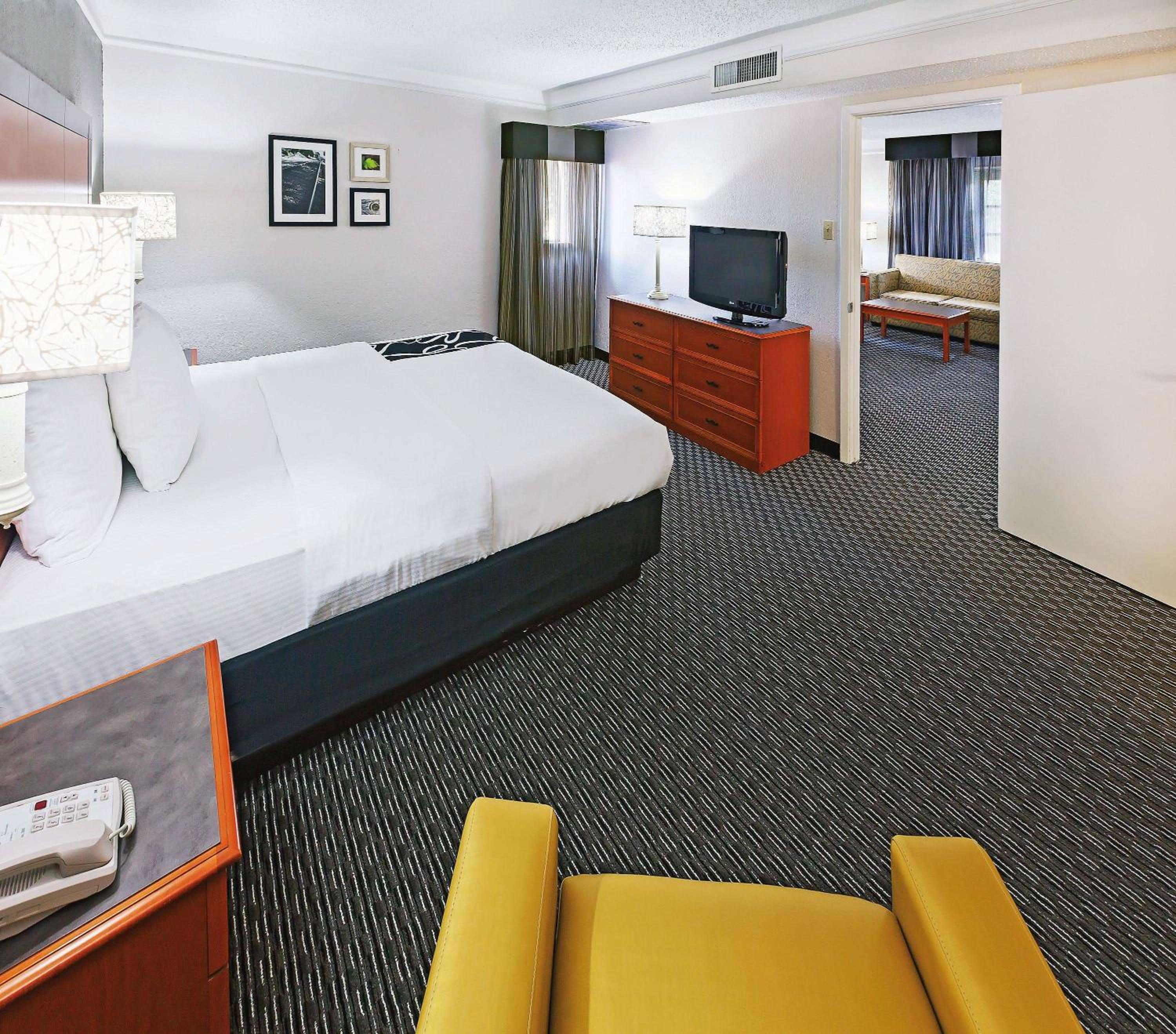 King Suite - Non-Smoking photo 1