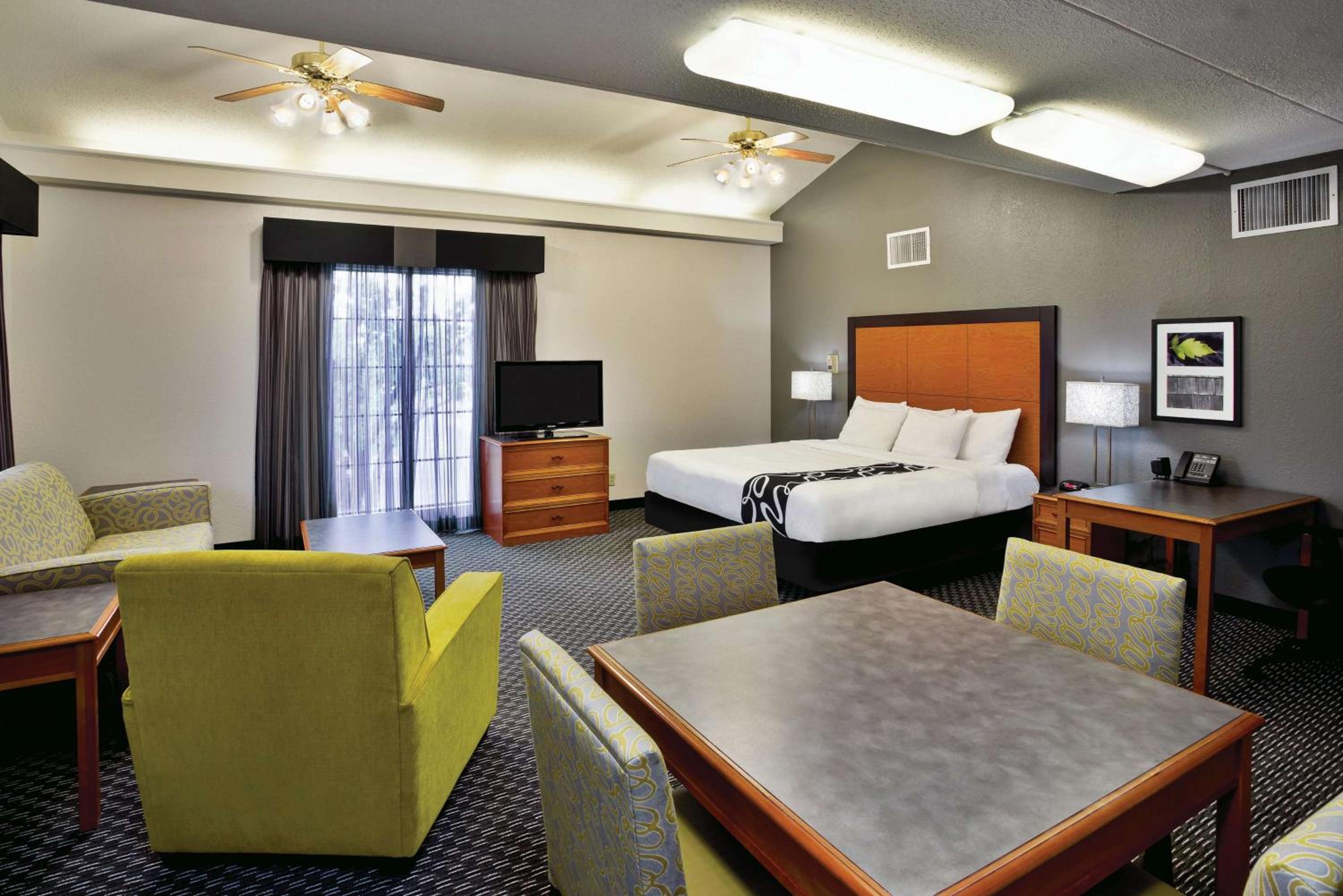 King Studio Suite - Non-Smoking - Photo 4