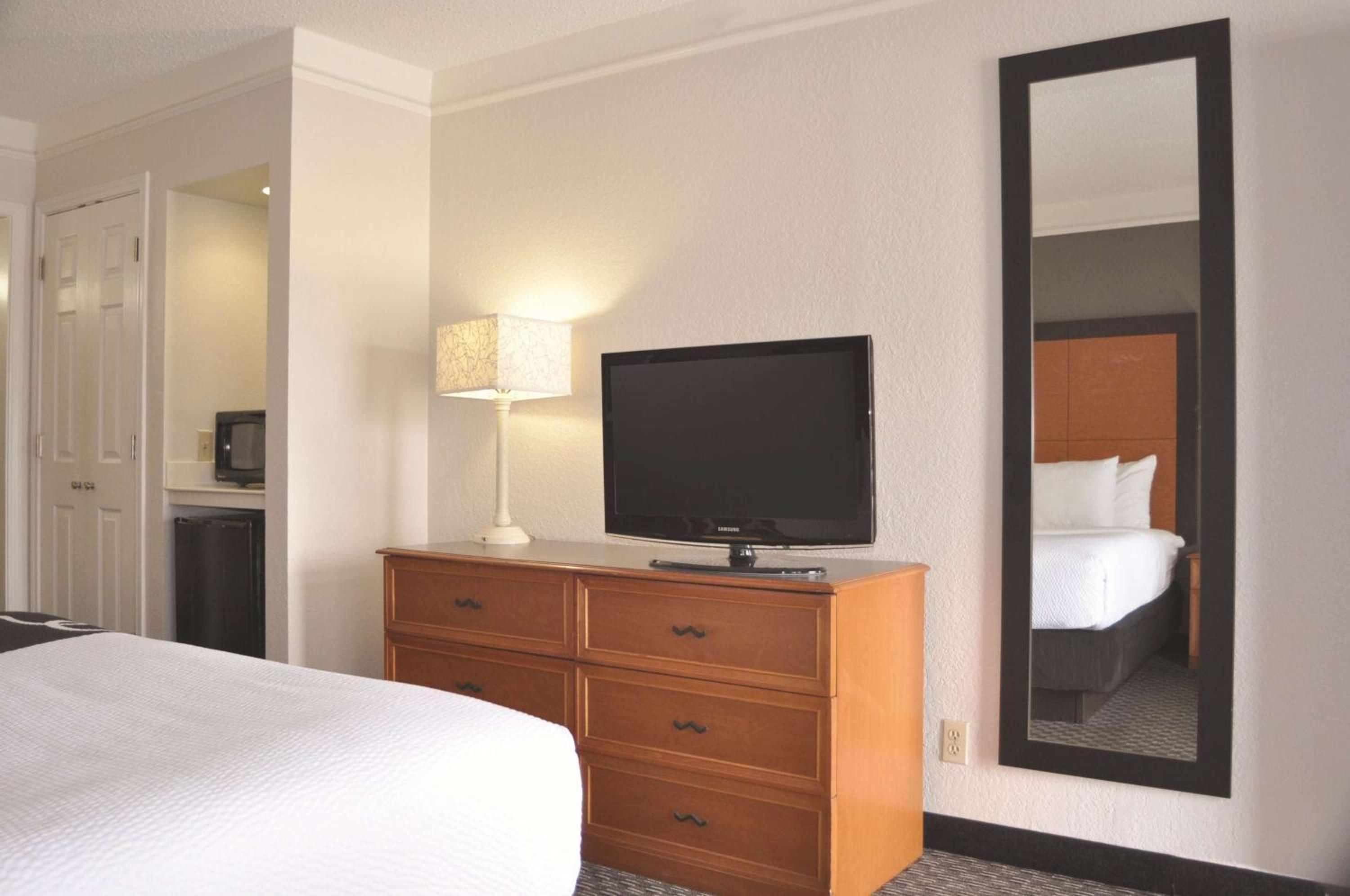 Deluxe King Room photo 1