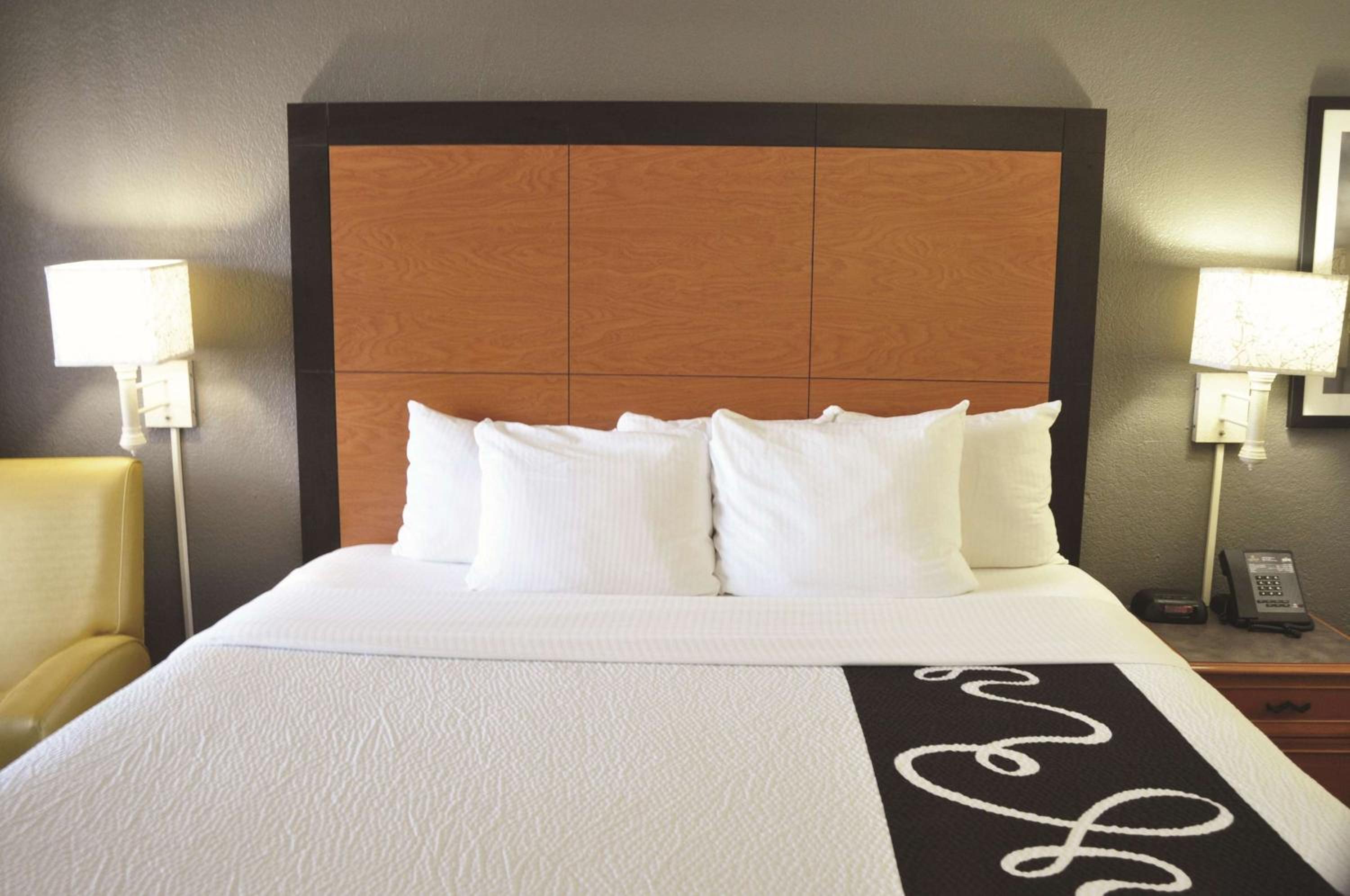 Deluxe King Room photo 2