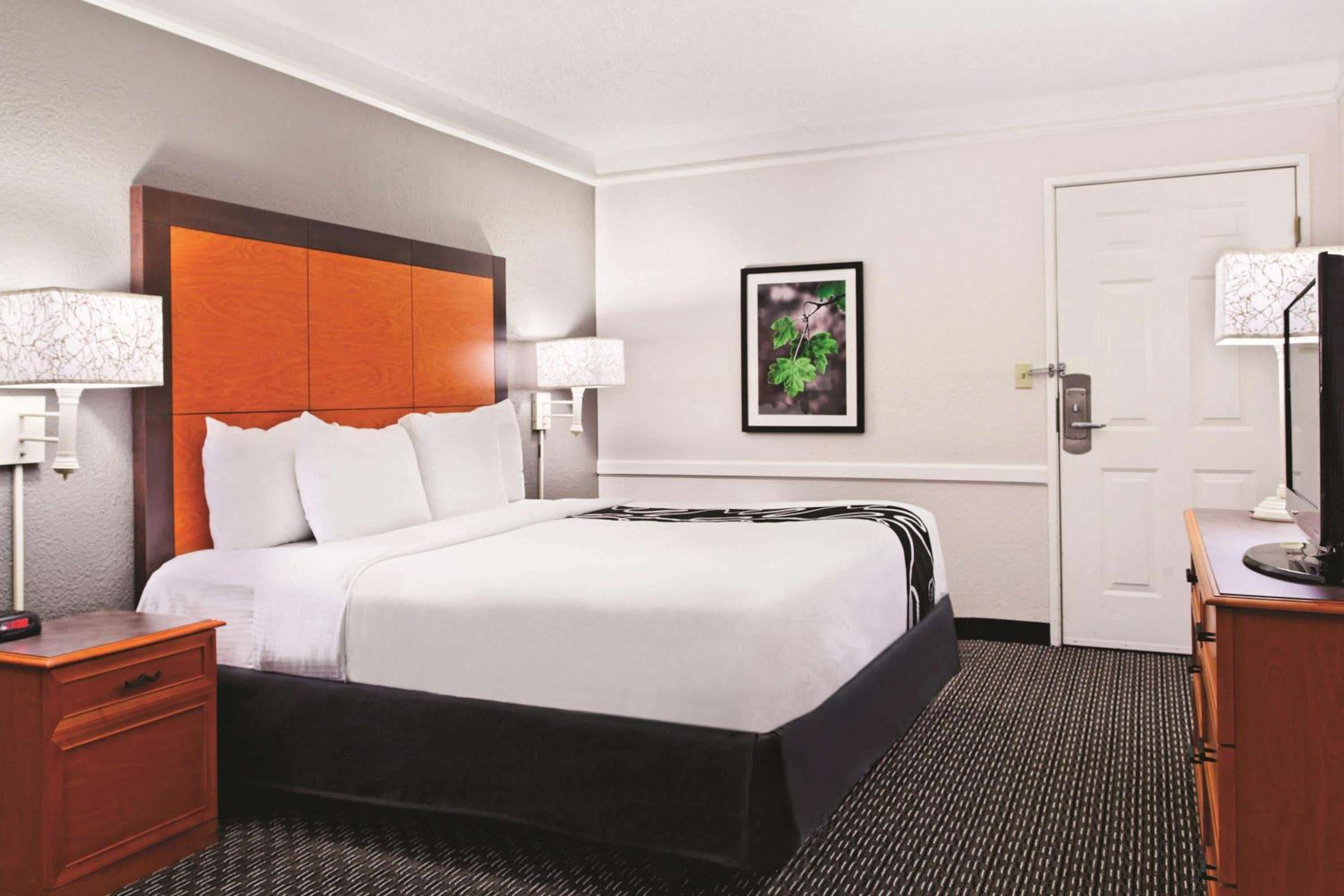 King Room - Disability Access - Photo 3