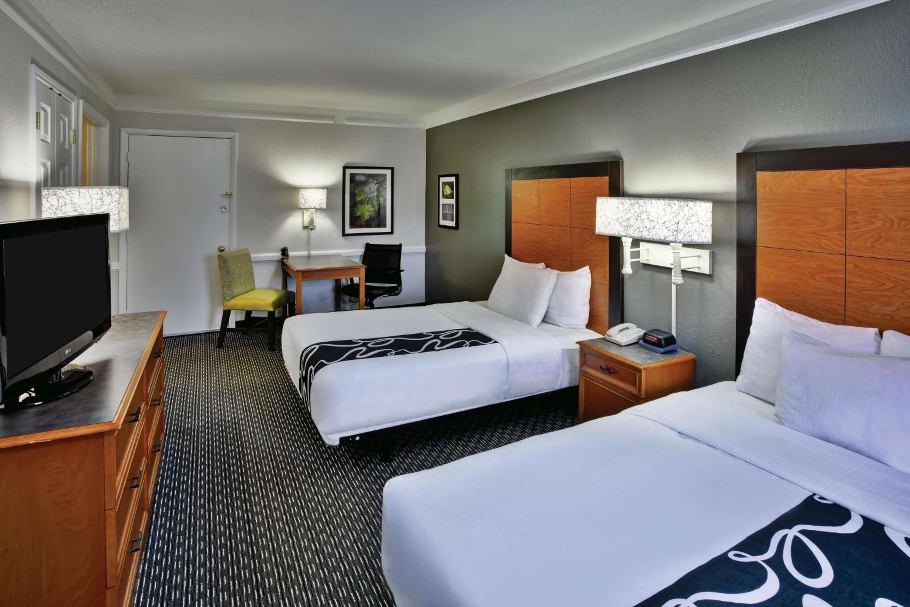 Double Room With Two Double Beds - Non-Smoking - Photo 4