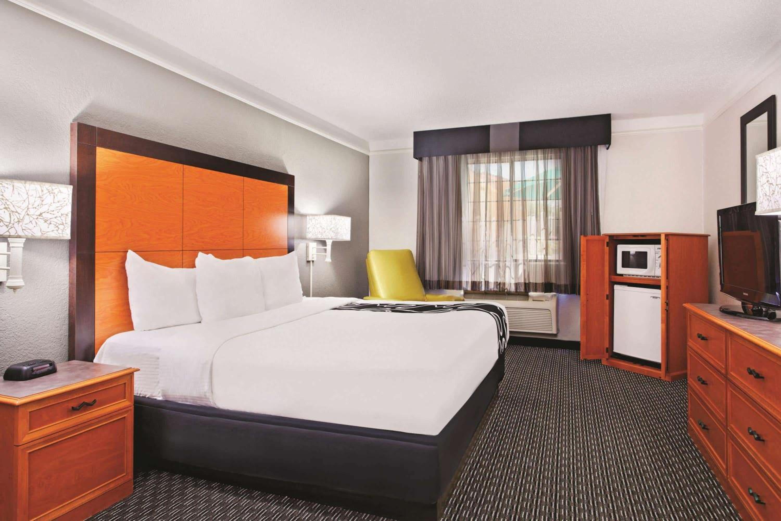Deluxe King Room - Photo 1
