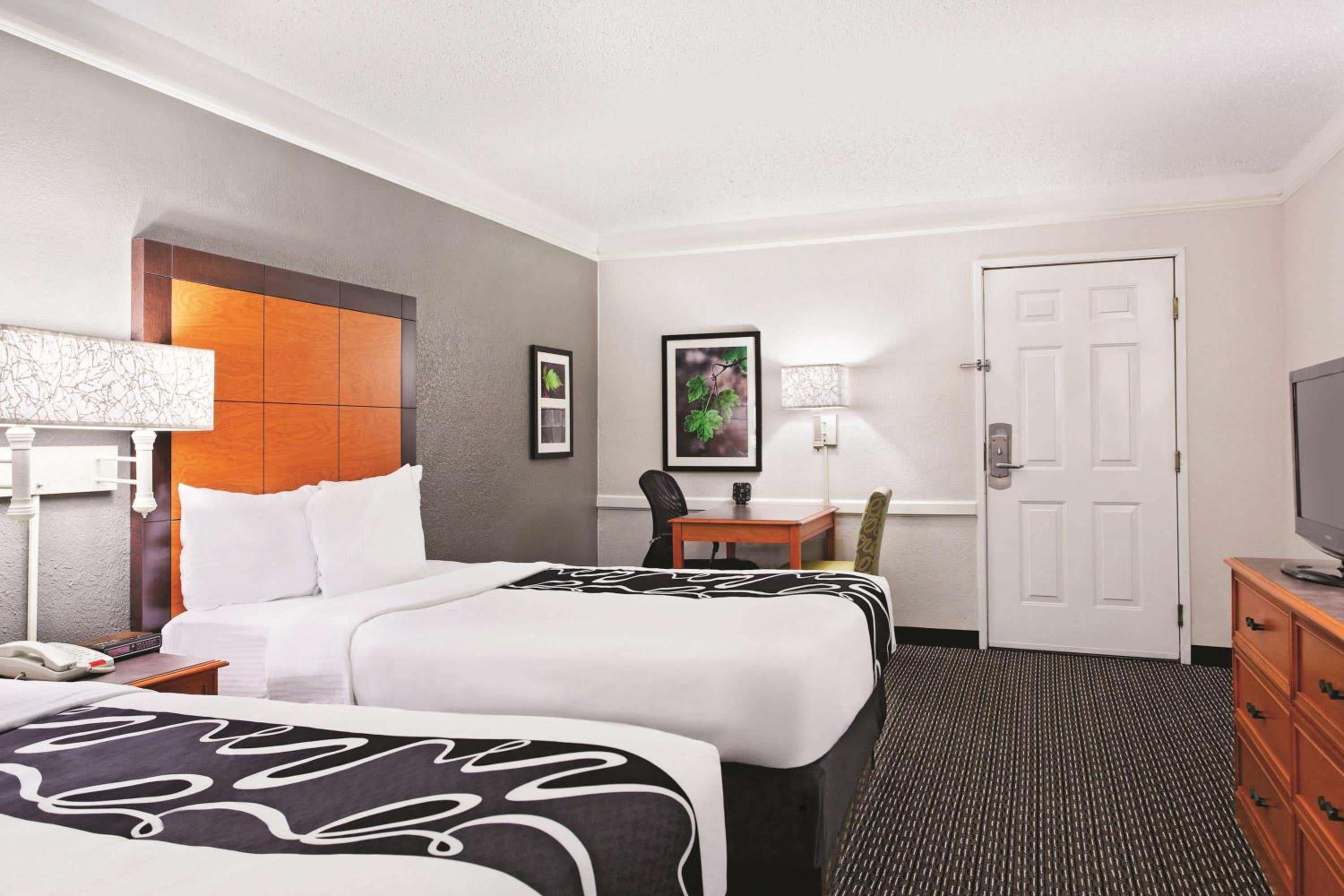 Standard Room with Two Double Beds - Photo 1