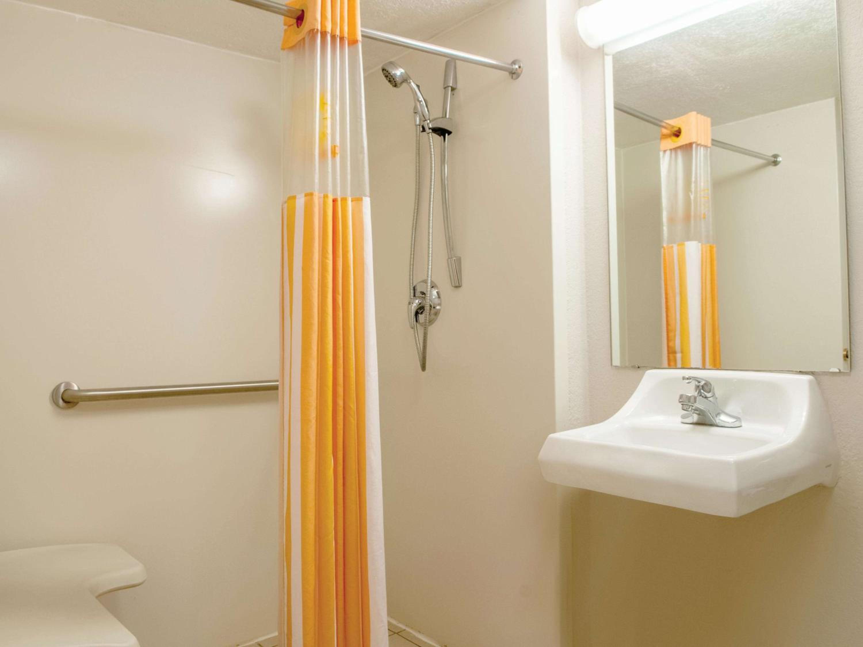 King Room - Disability Access photo 3