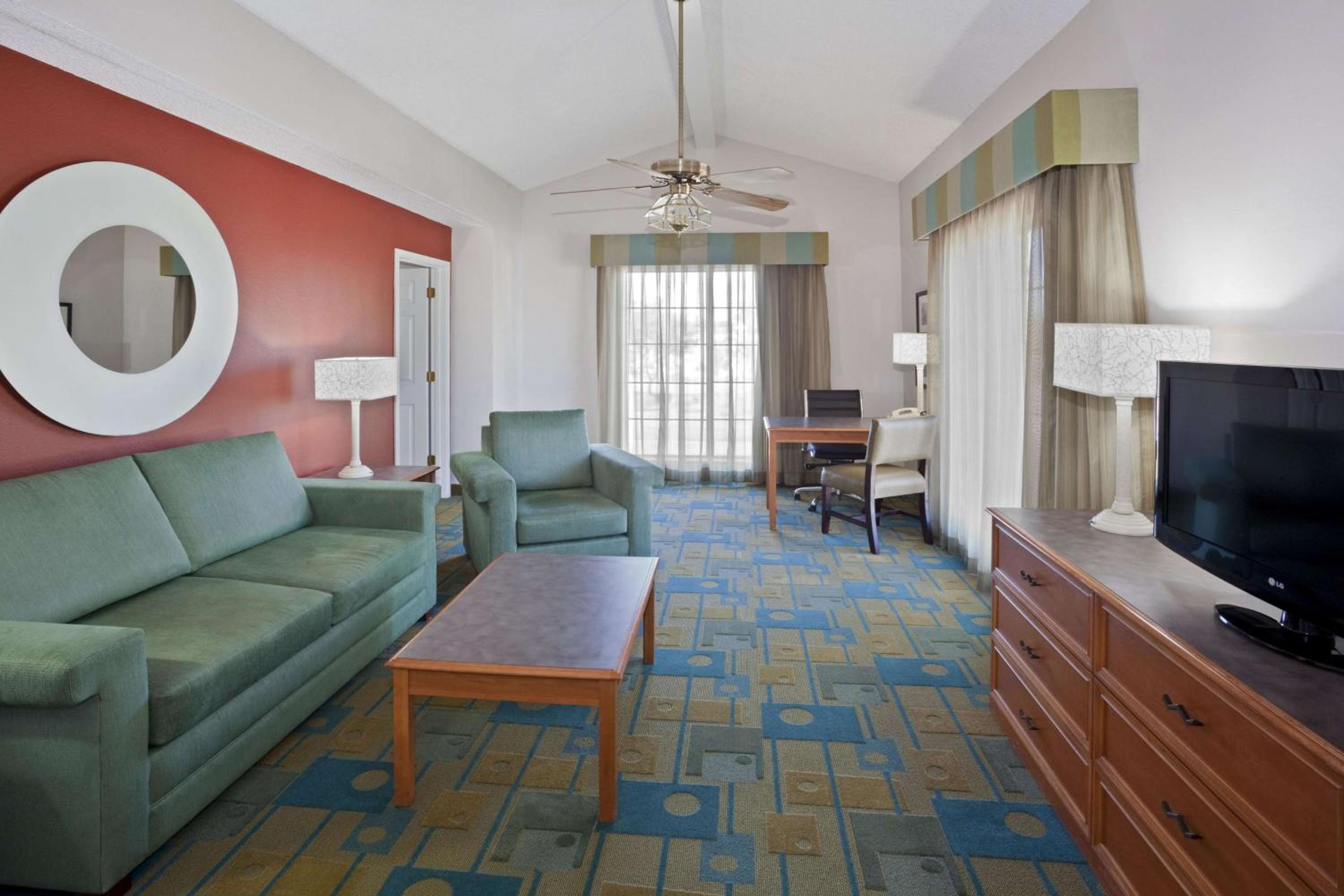 One-Bedroom King Suite - Non-Smoking - Photo 2