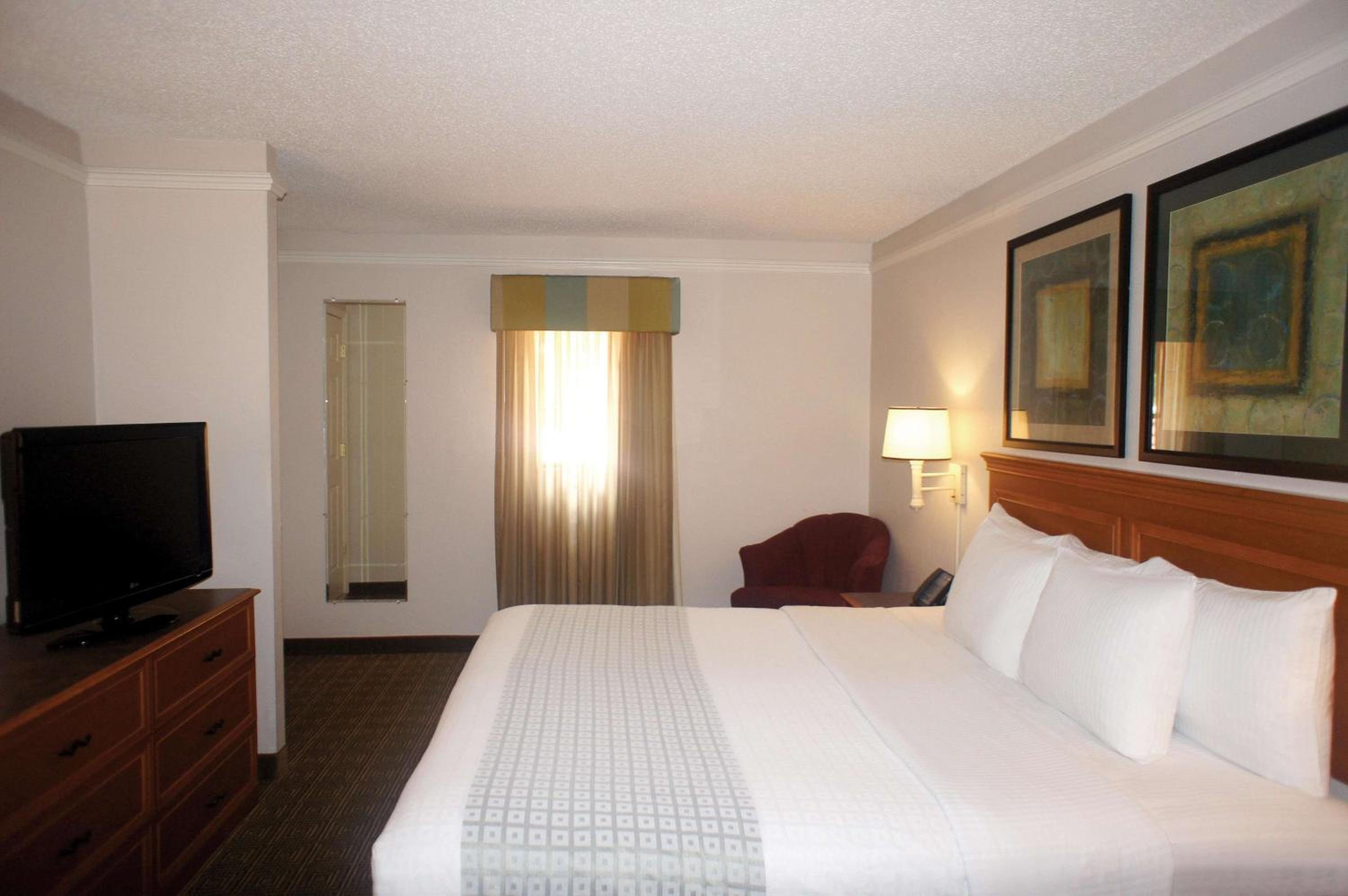 Family King Suite - Non-Smoking photo 3