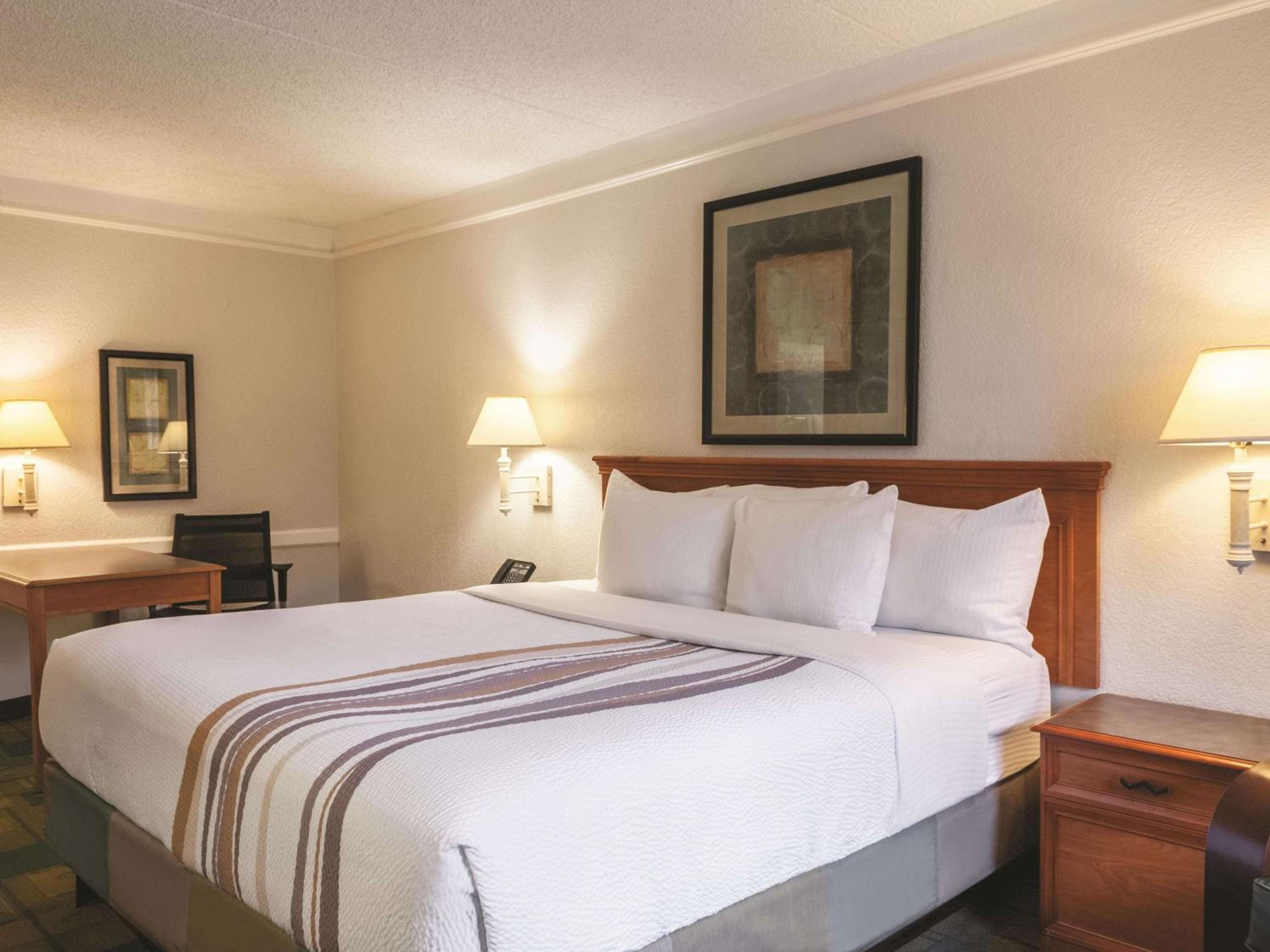 Deluxe King Room - Photo 1