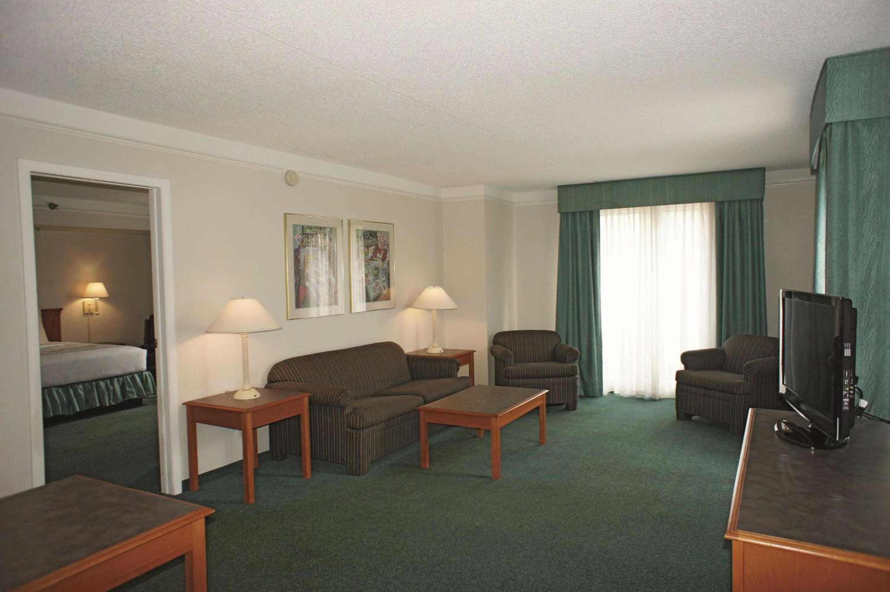 King Suite - Non-Smoking - Photo 1