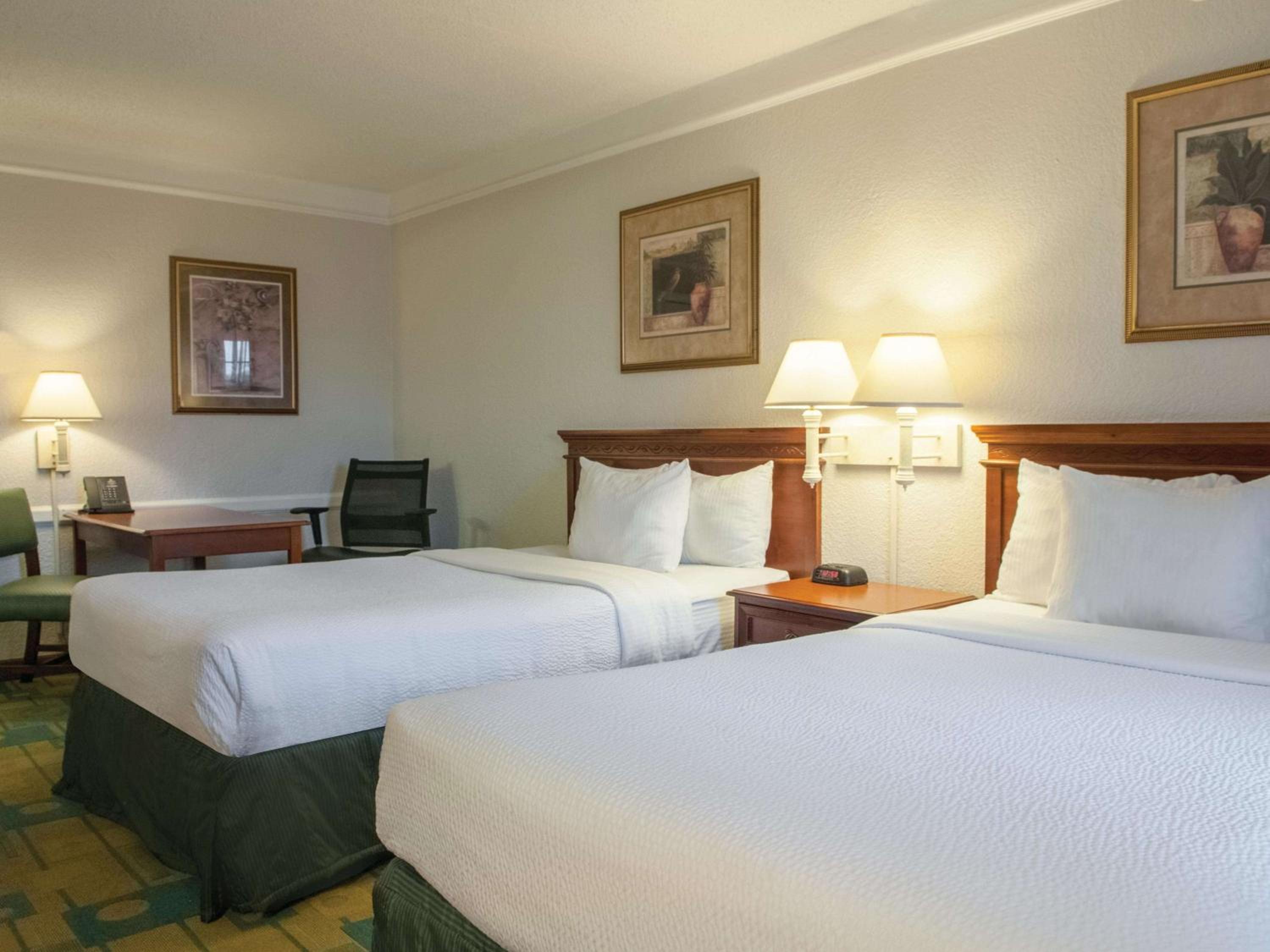 Deluxe Double Room With Two Double Beds - Non-Smoking
