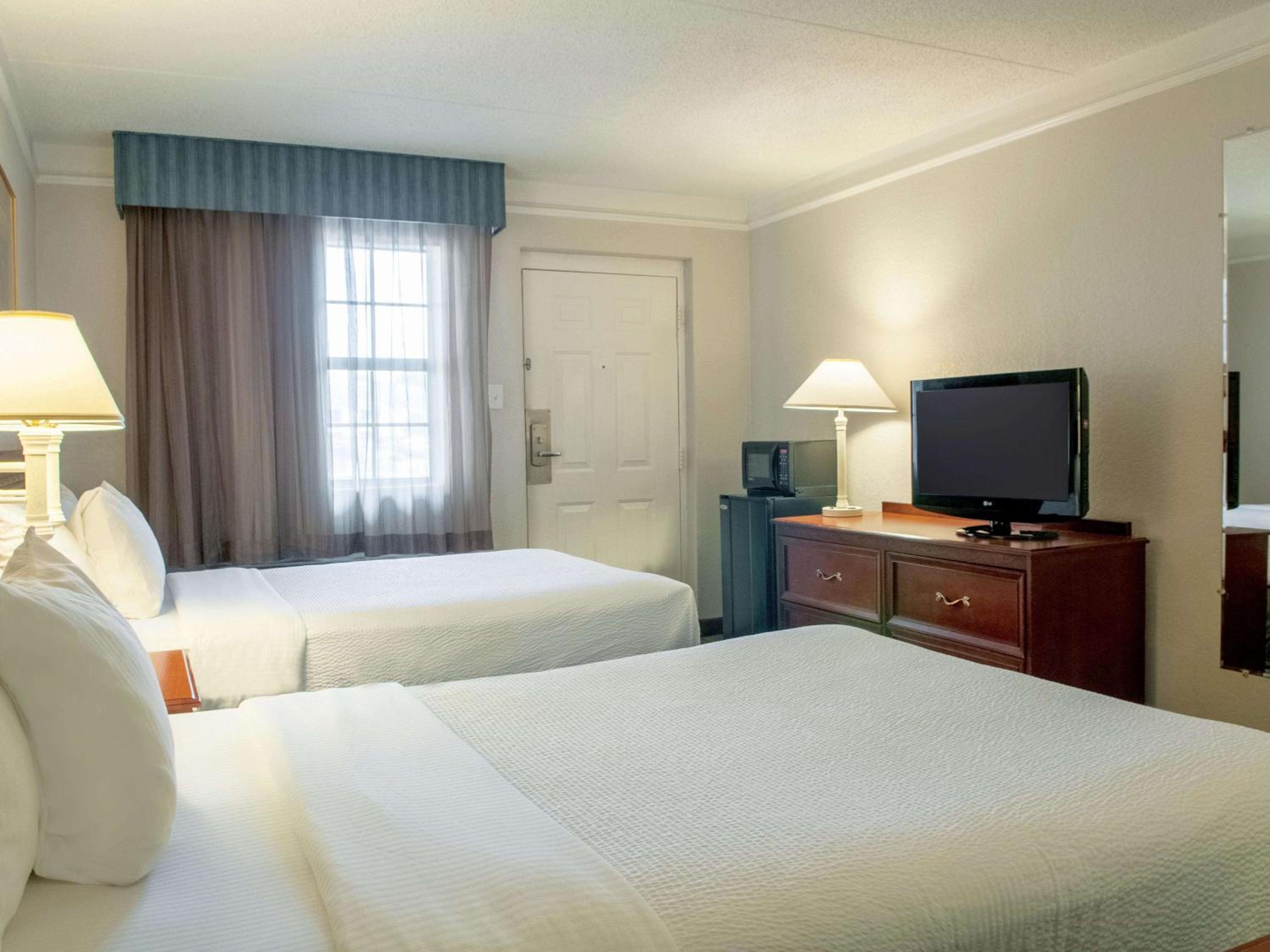 Deluxe Double Room With Two Double Beds - Non-Smoking photo 2