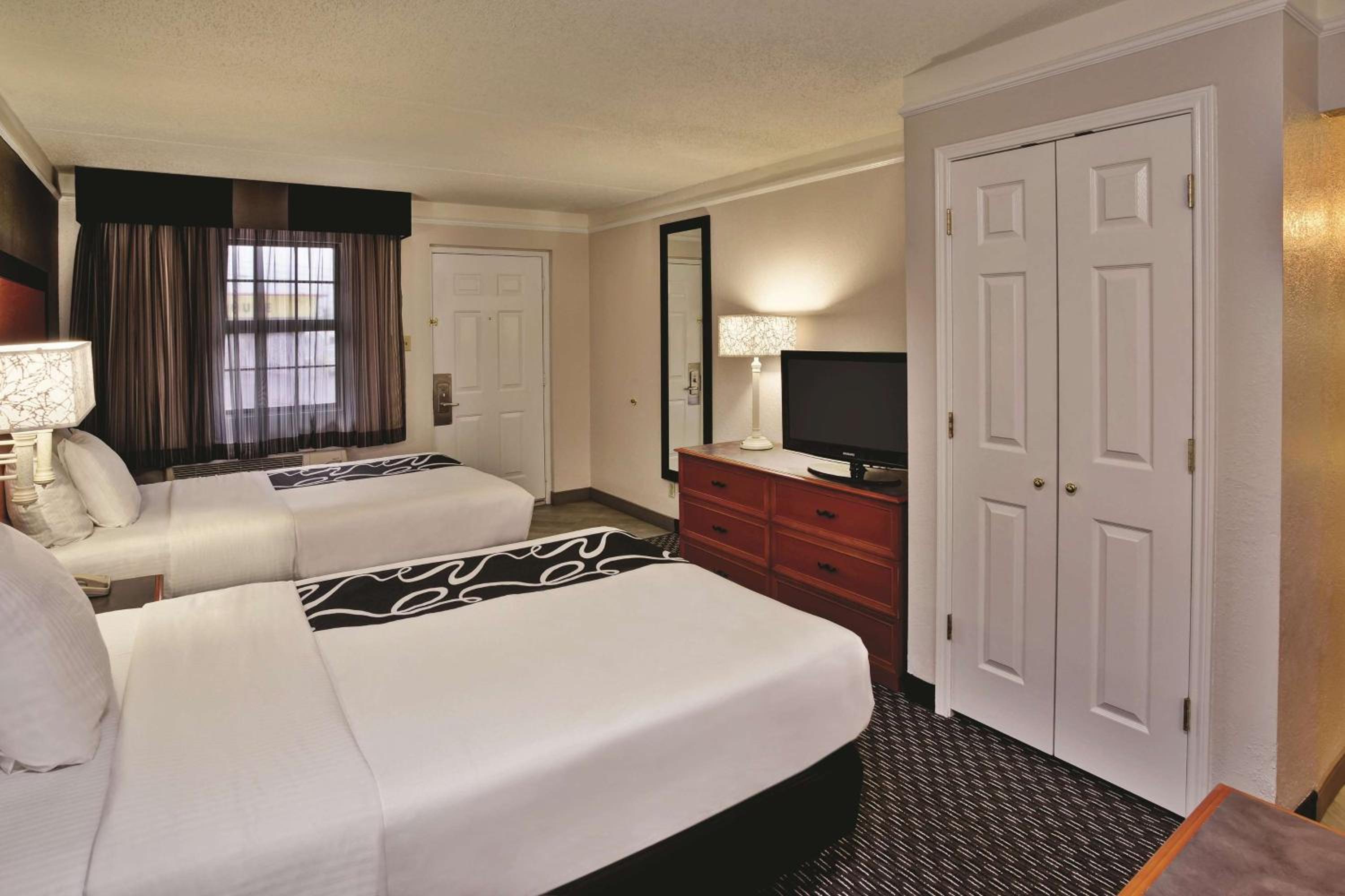 Double Room With Two Double Beds - Non-Smoking - Photo 3