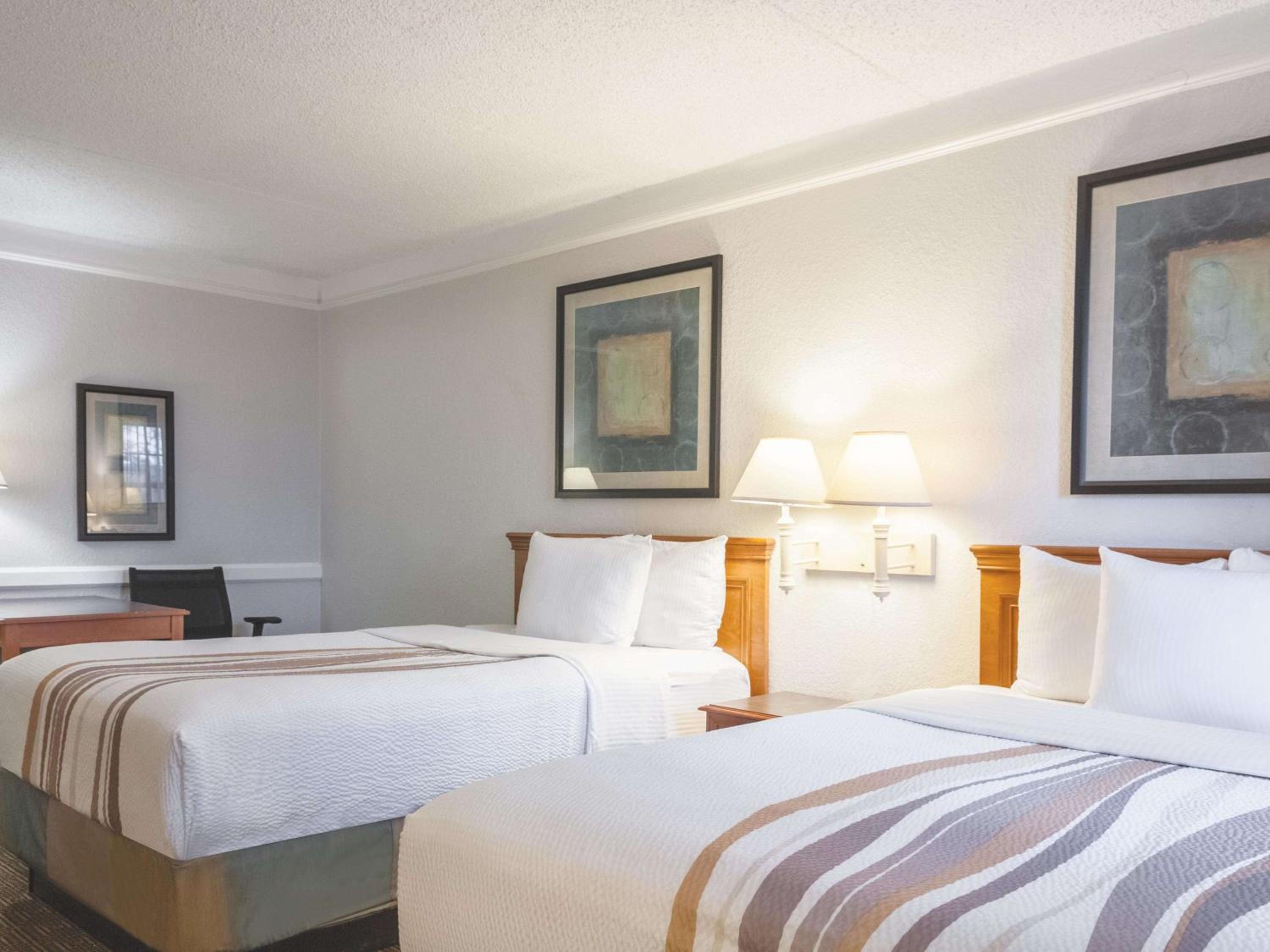 Double Room with Two Double Beds - Photo 2
