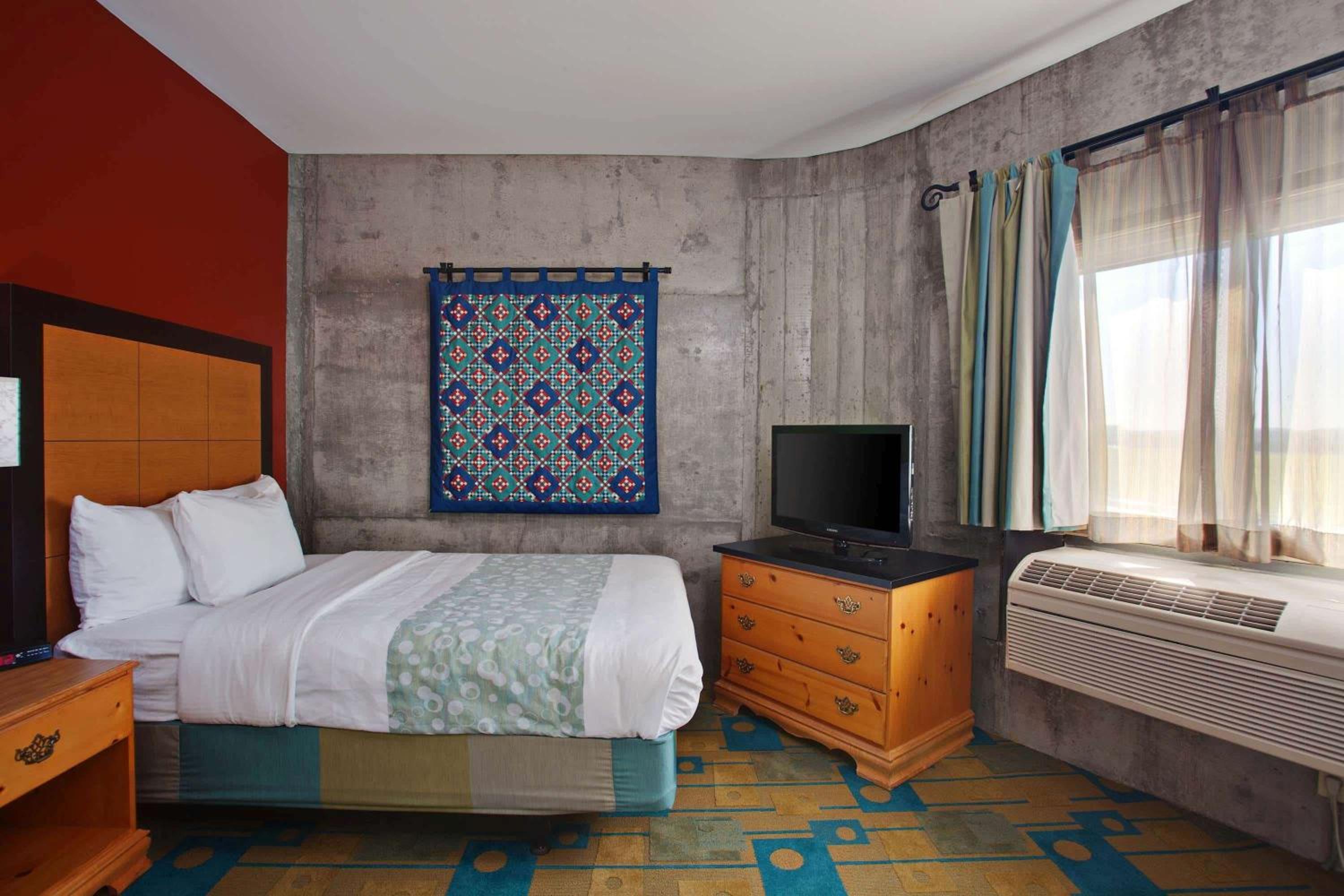 King Room with Mobility/Hearing Impaired Access - Non-Smoking - Photo 1