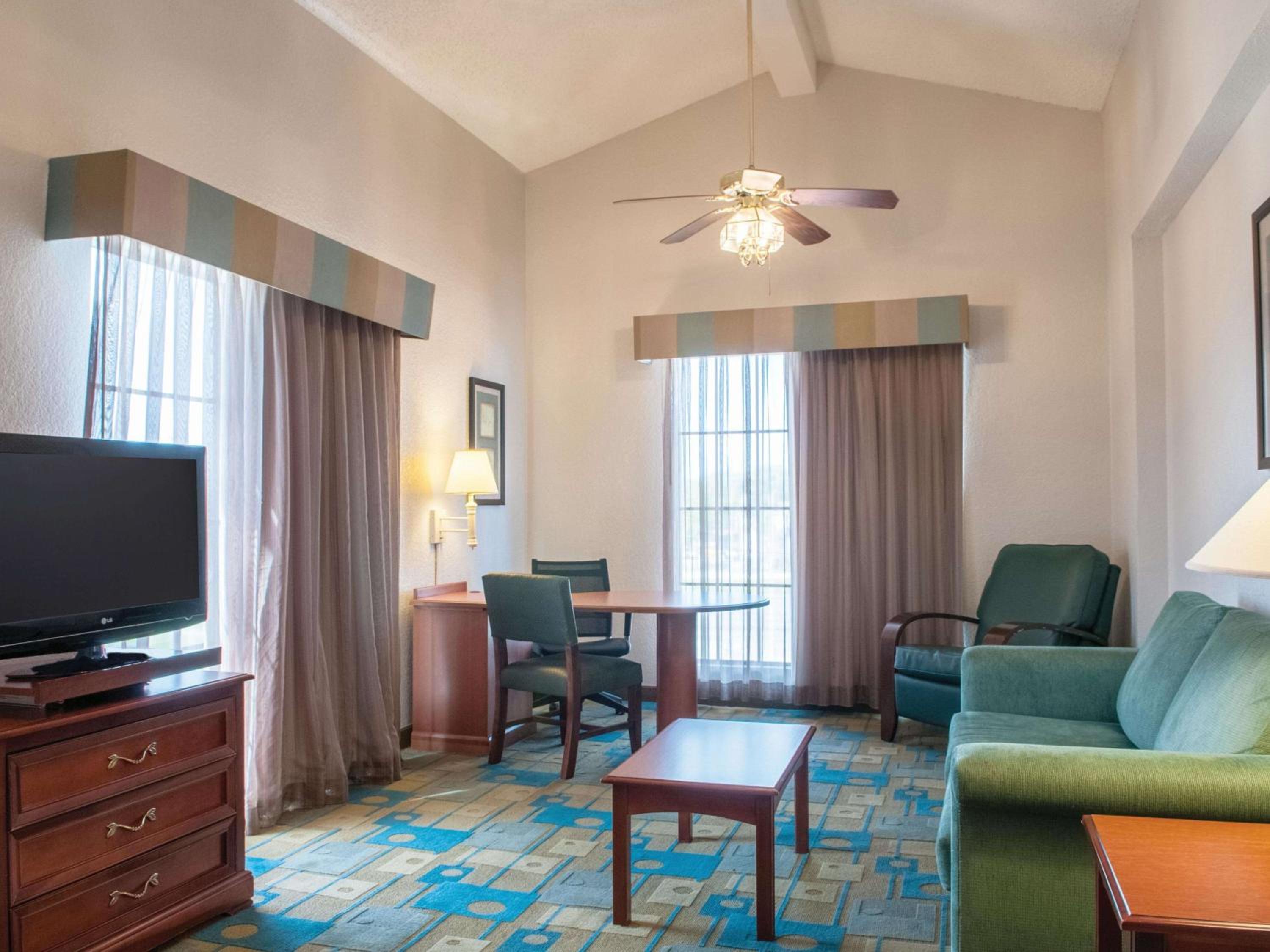 Deluxe King Suite - Non-Smoking