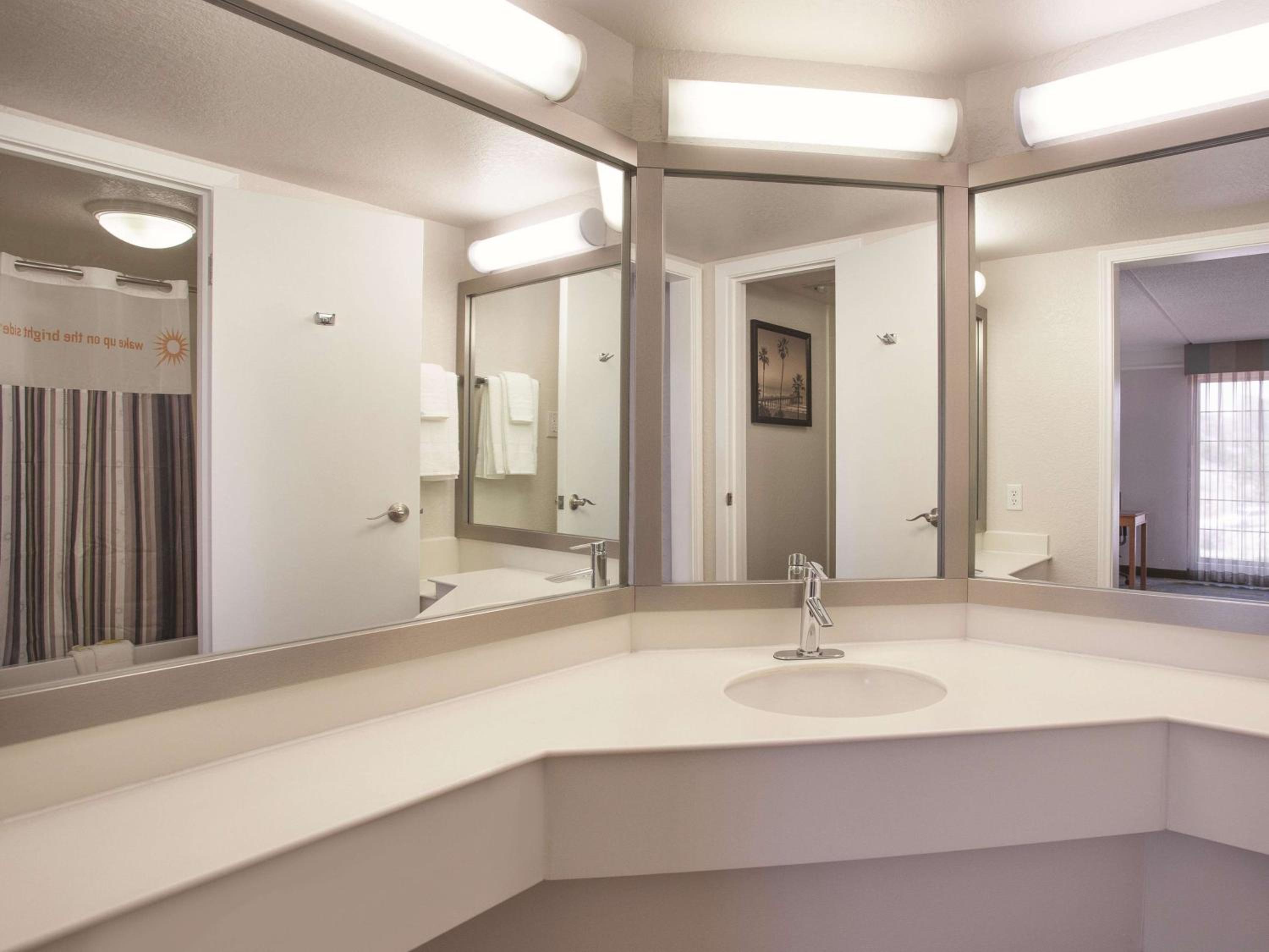 Executive King Room - Photo 3