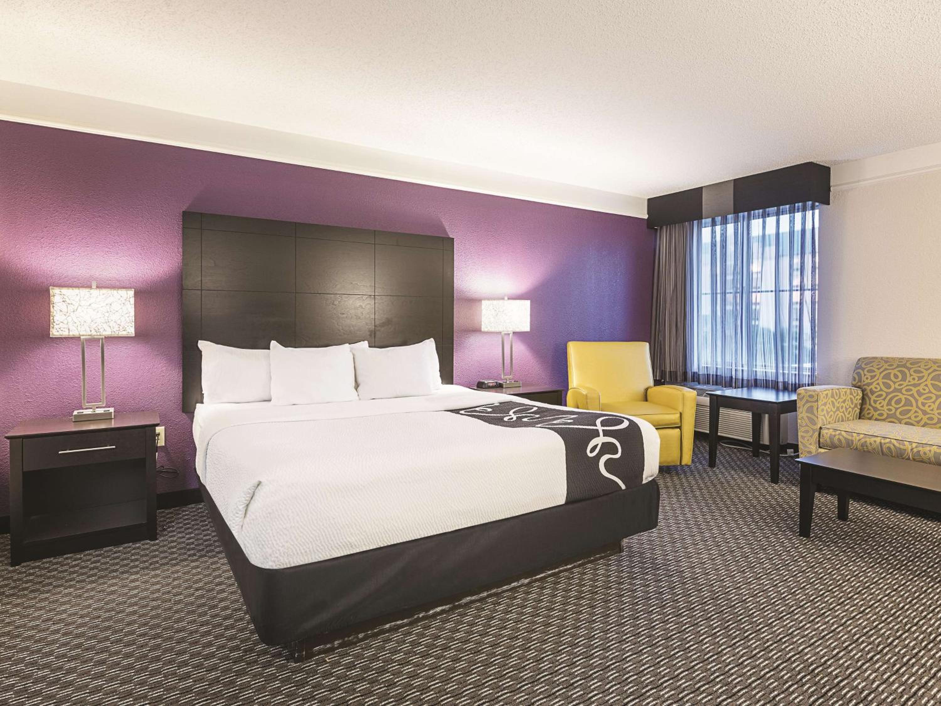 Deluxe Executive King Room - Non-Smoking
