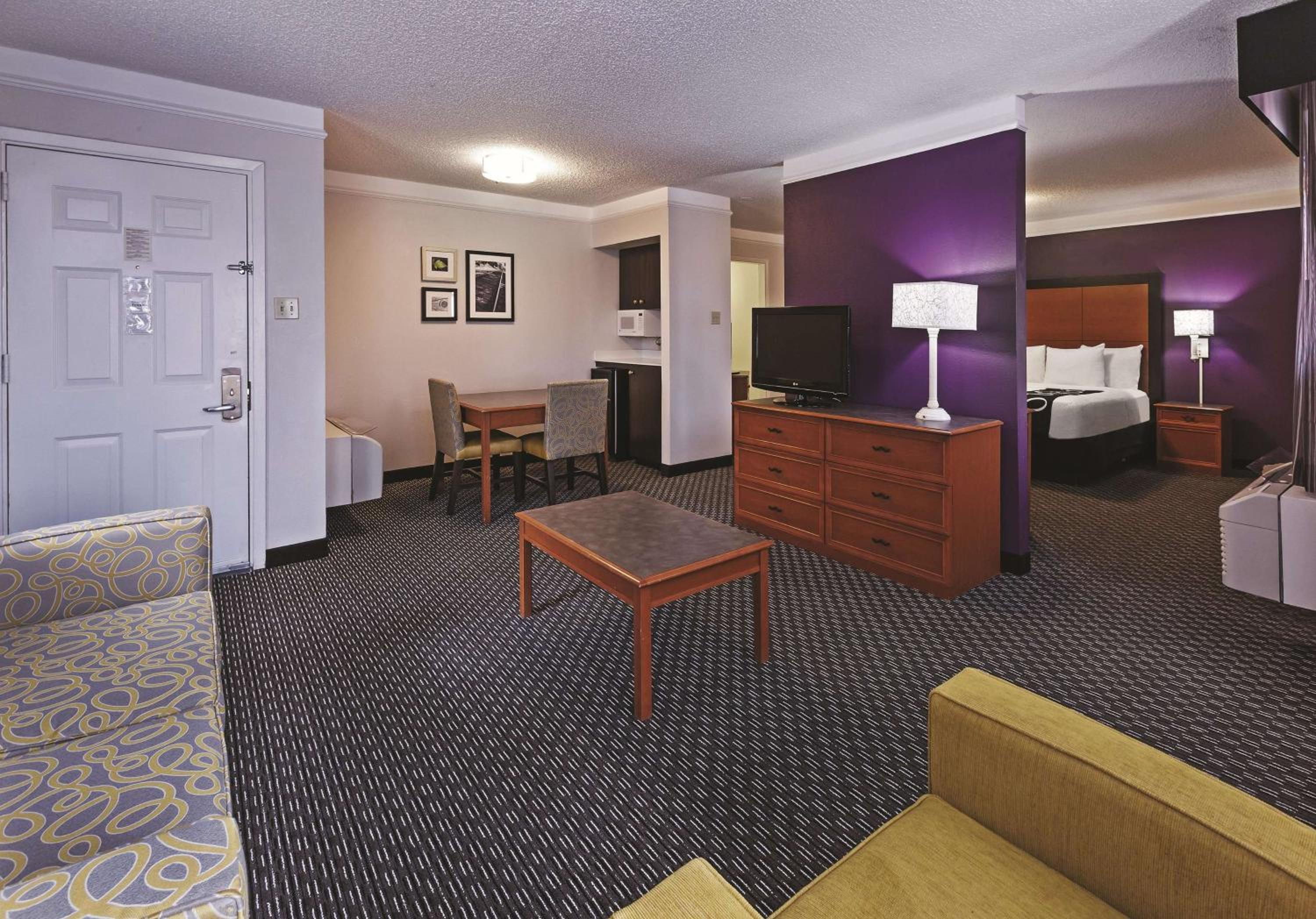 King Suite - Non-Smoking photo 1