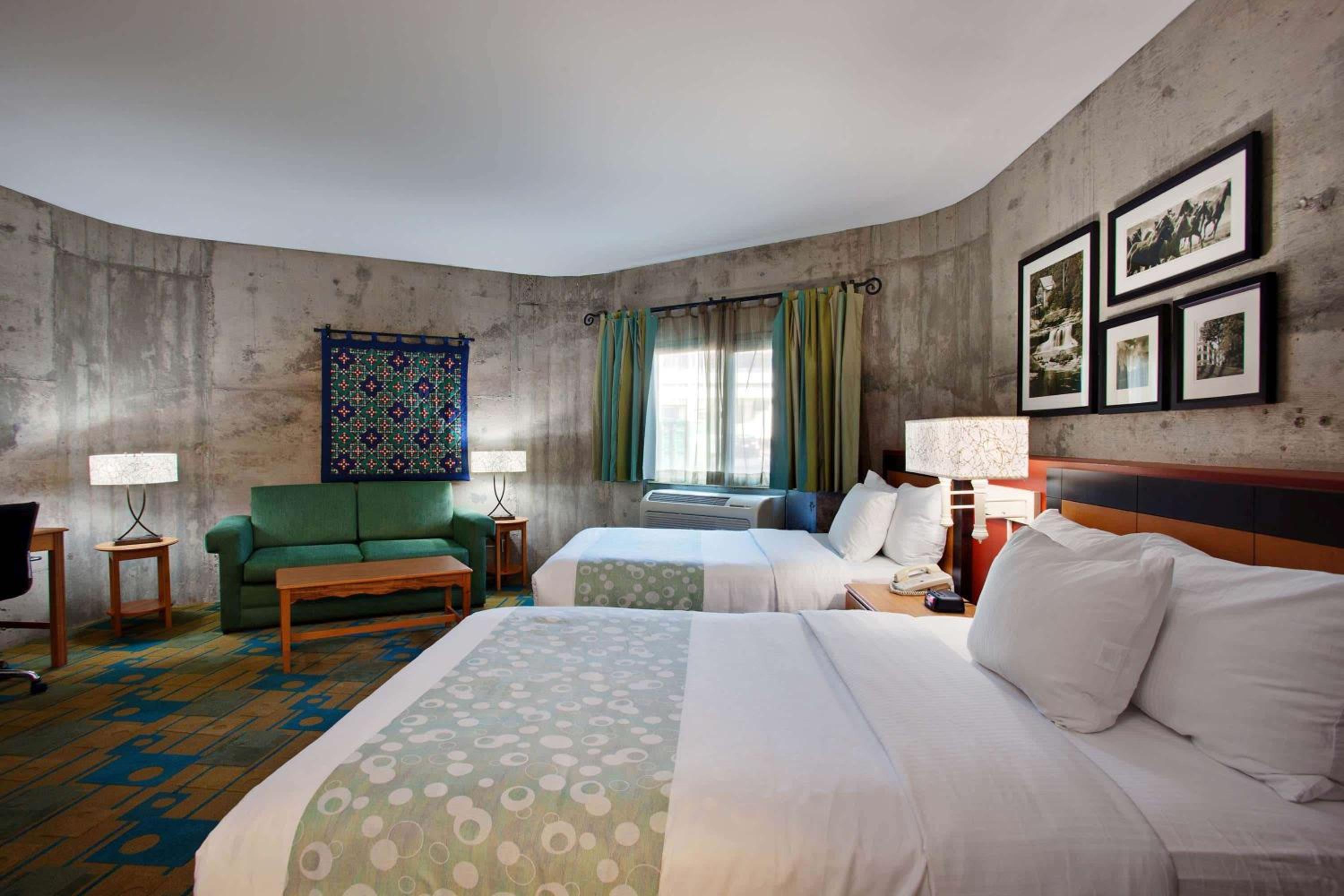 Double Room with Two Double Beds - Non-Smoking photo 1