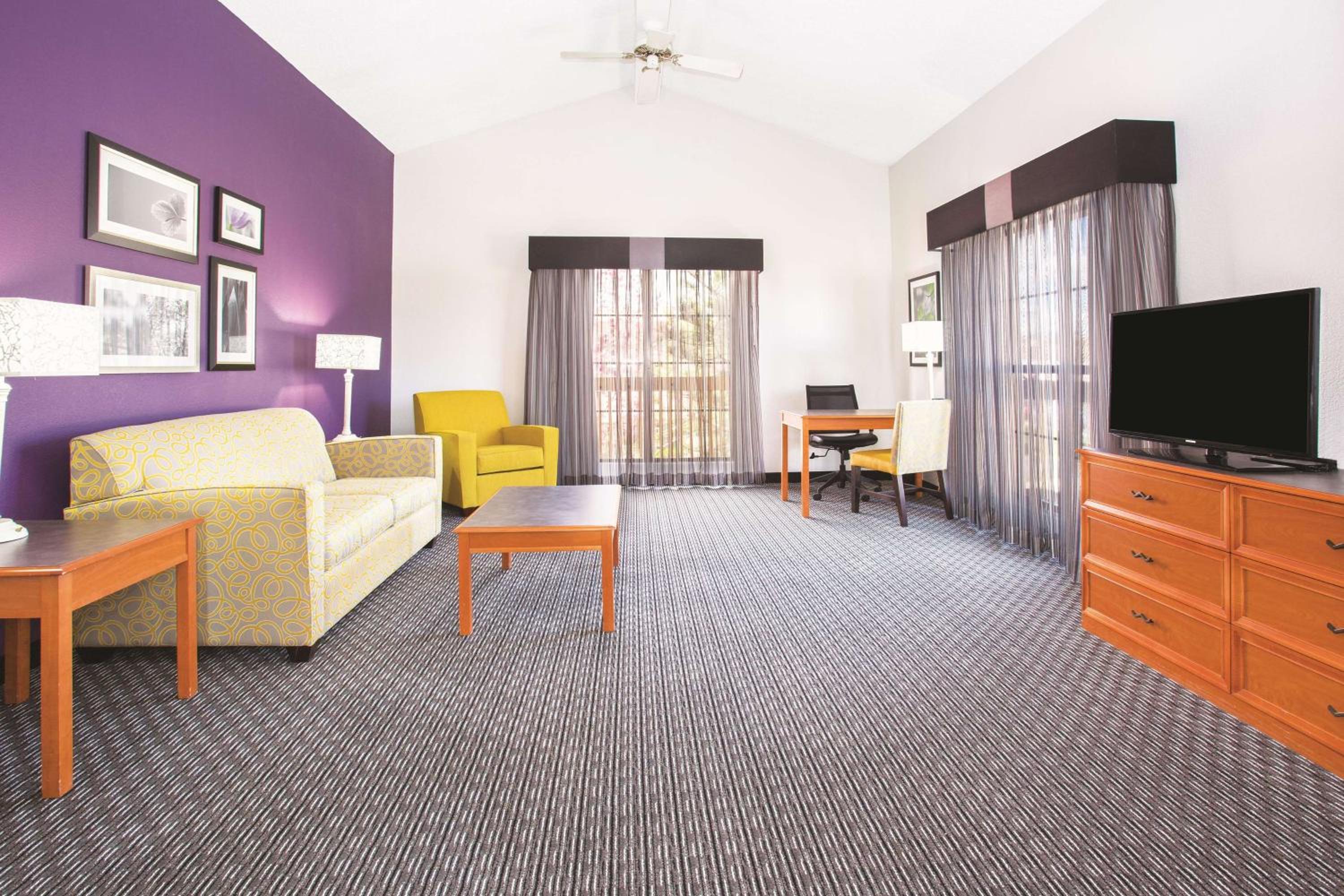 Deluxe King Suite - Non-Smoking - Photo 1