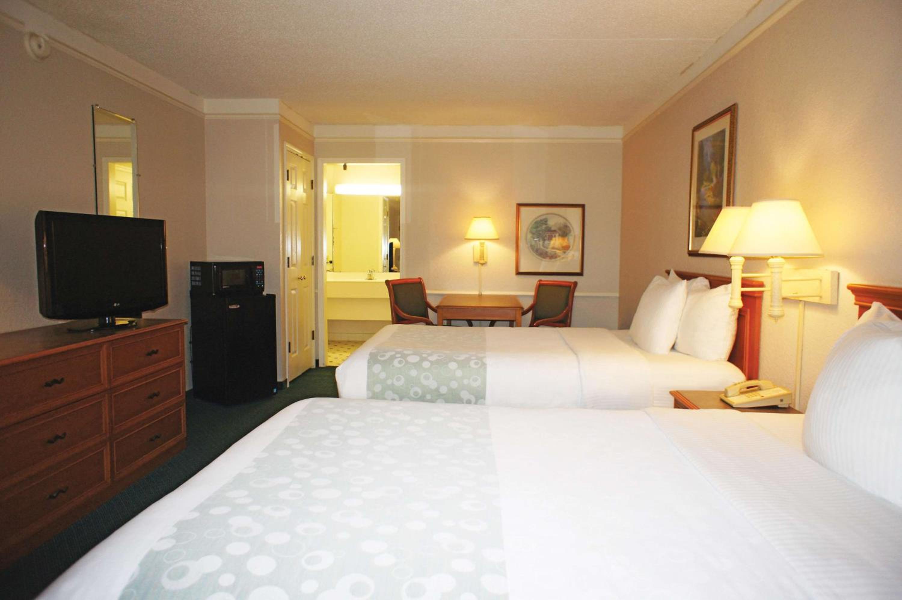 Deluxe Double Room with Two Double Beds photo 2