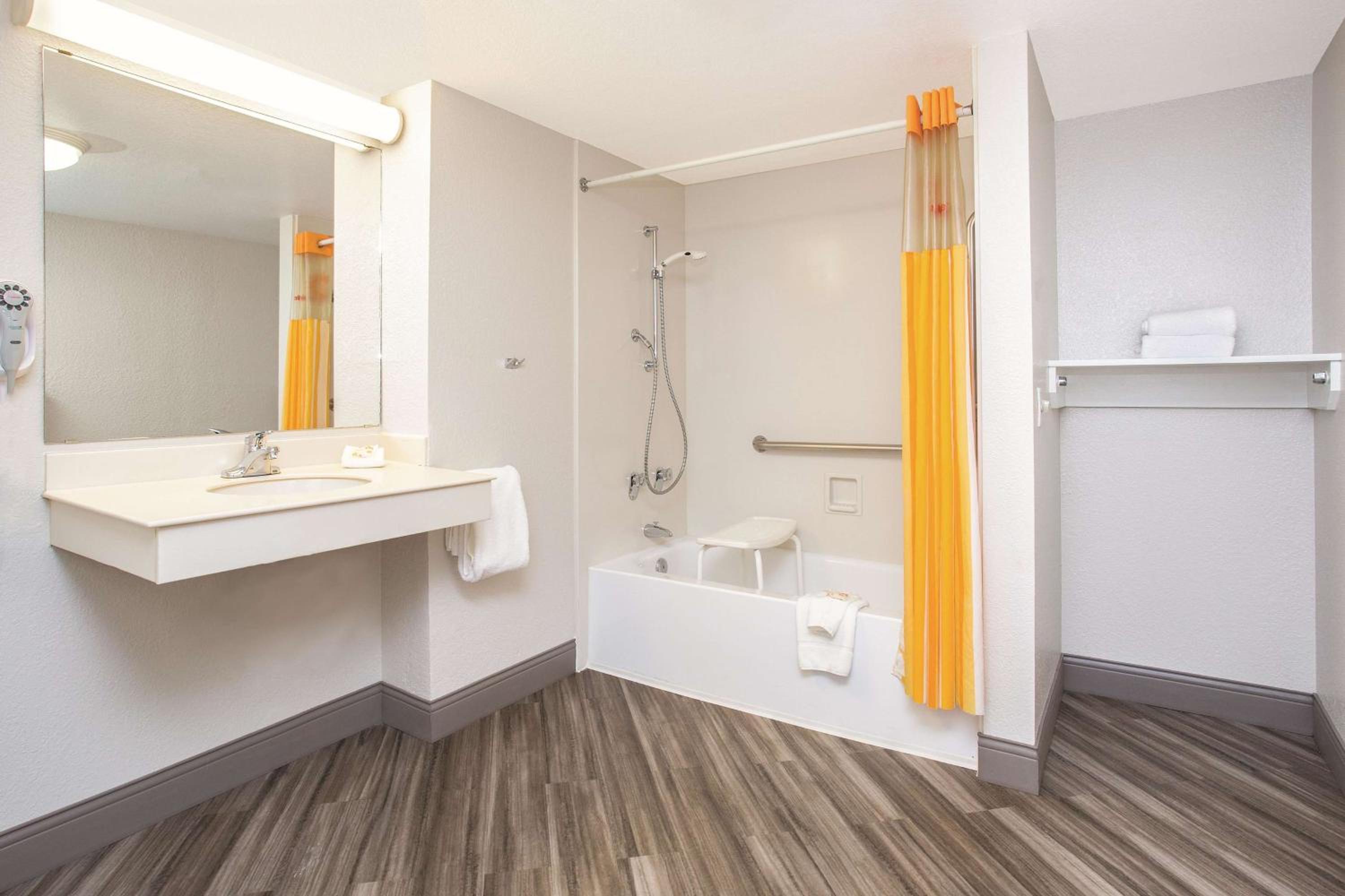 King Room - Disability Access - Photo 4