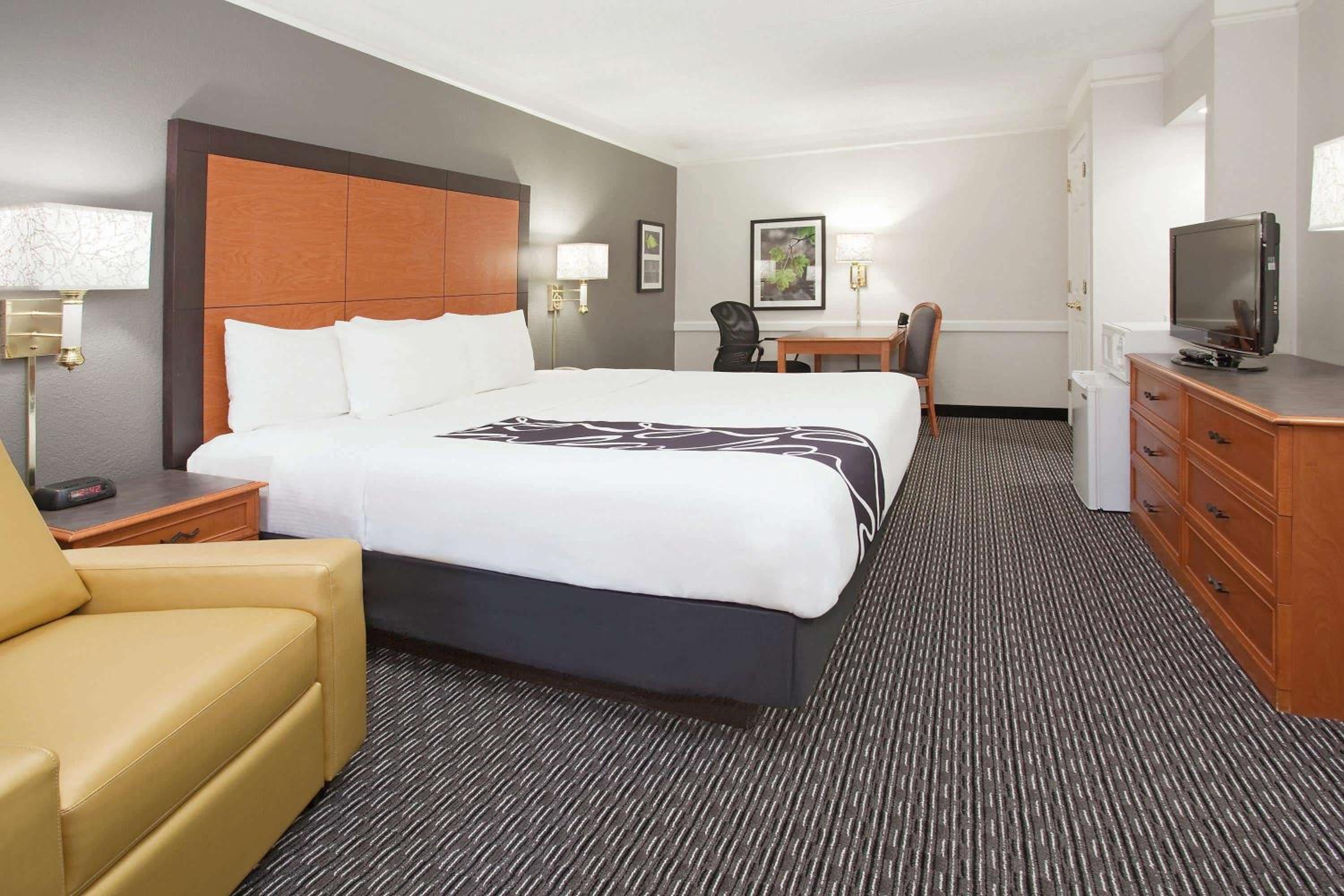 King Room - Disability Access - Photo 4