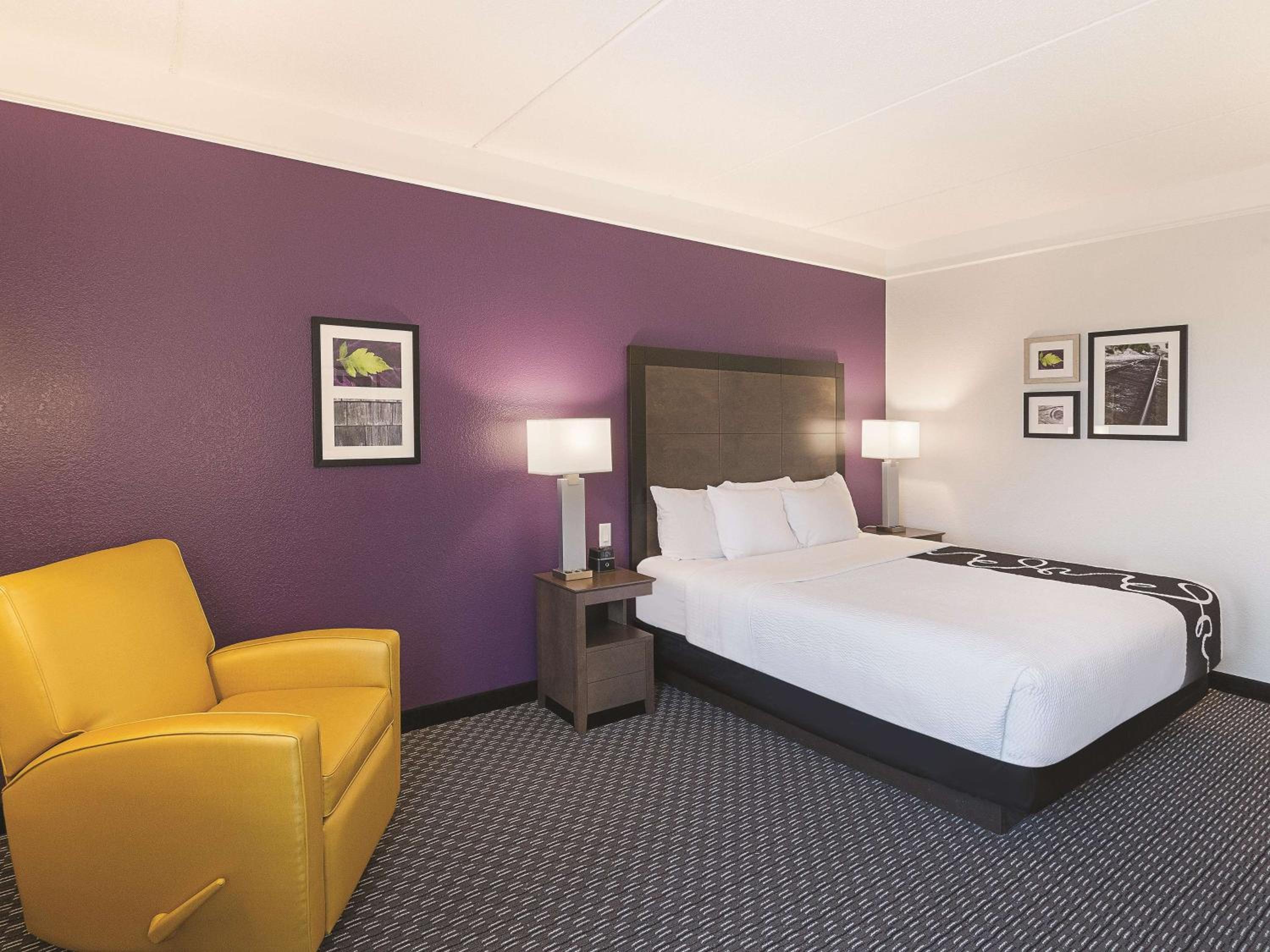 King Room - Non-Smoking - Photo 4